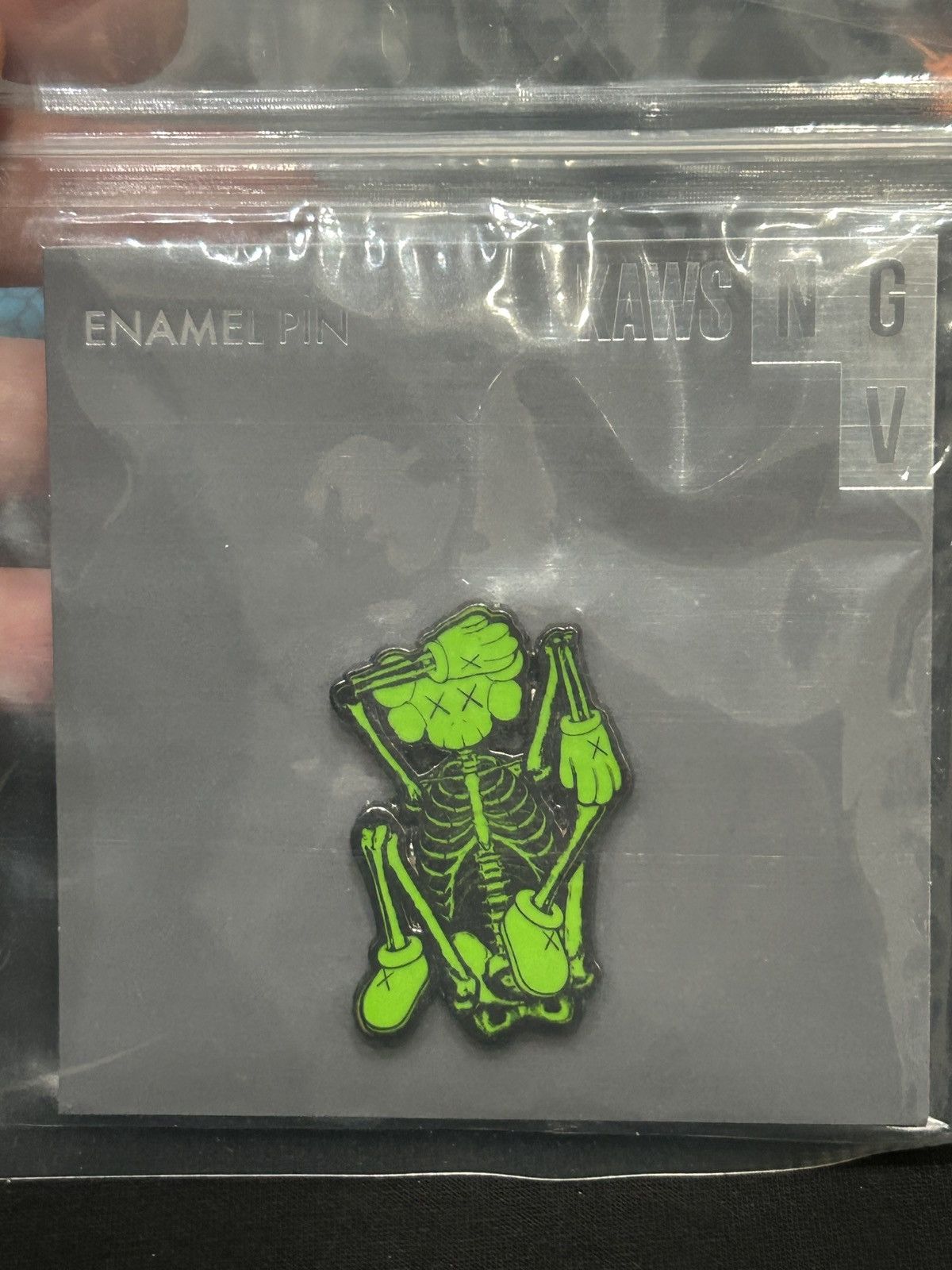 Kaws Kaws skeleton green pin Size ONE SIZE - 1 Thumbnail