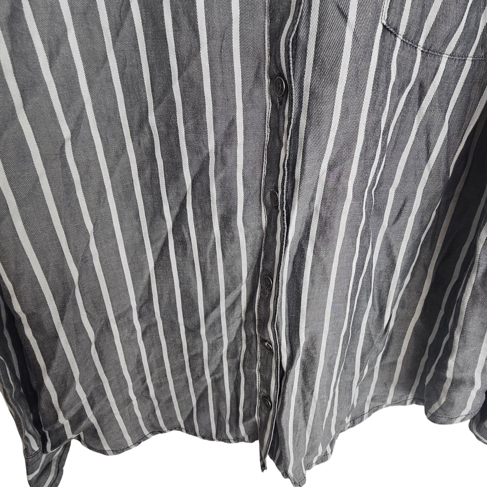 Torrid Torrid Blouse Women 0X Gray White Striped LS Button Casual Size XL / US 12-14 / IT 48-50 - 3 Thumbnail