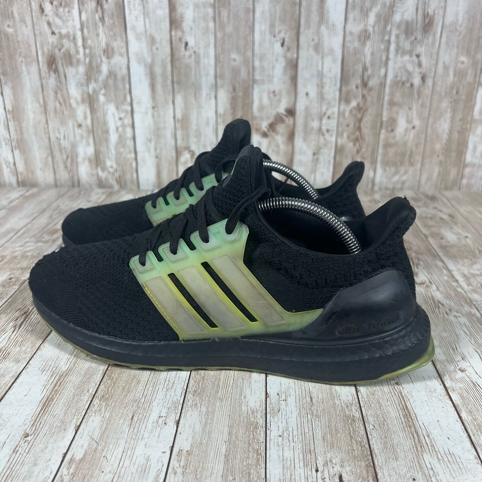 Adidas Size 10.5 - adidas UltraBoost 5.0 DNA Black Beam Green Size US 10.5 / EU 43-44 - 2 Thumbnail