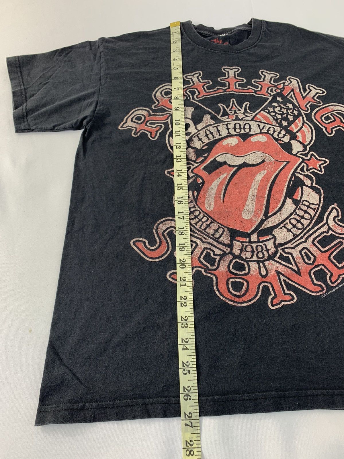 Band Tees 90s The Rolling Stone World Tour 81 Tattoo Screen Tee Size US M / EU 48-50 / 2 - 8 Thumbnail