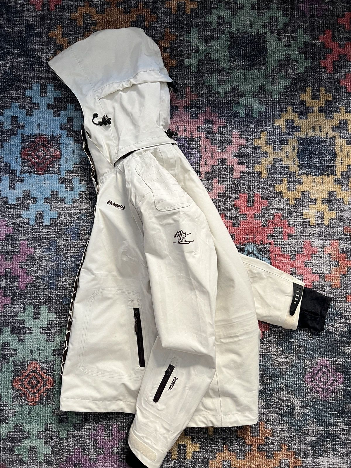 image of Bergans Of Norway x Goretex Vintage Bergans By Recco Dermizax System Giraffe Reg Jacket in White, W