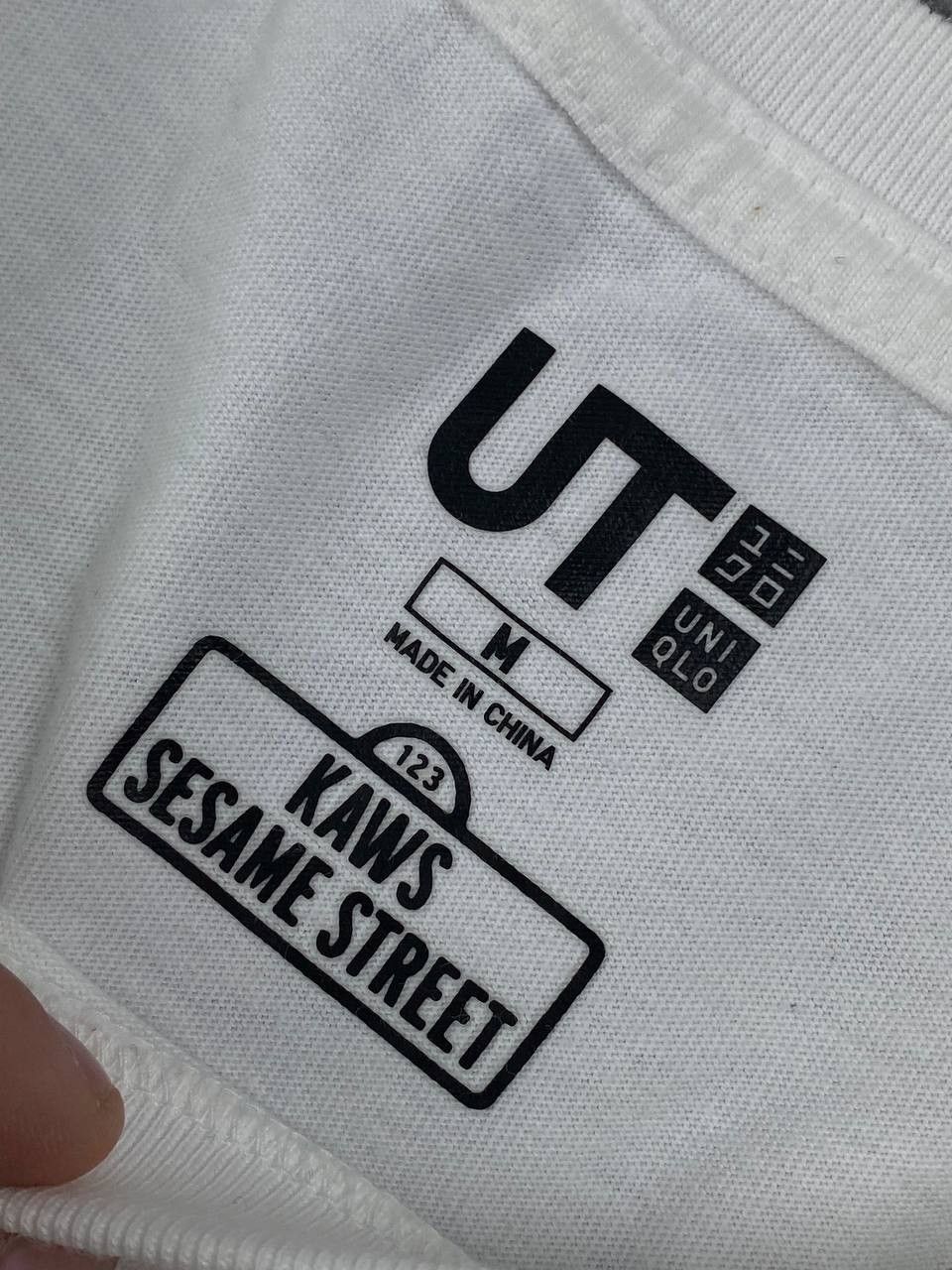 Kaws Kaws x Uniqlo x Sesame Street BFF Elmo T Shirt Men Size M Size US M / EU 48-50 / 2 - 7 Thumbnail