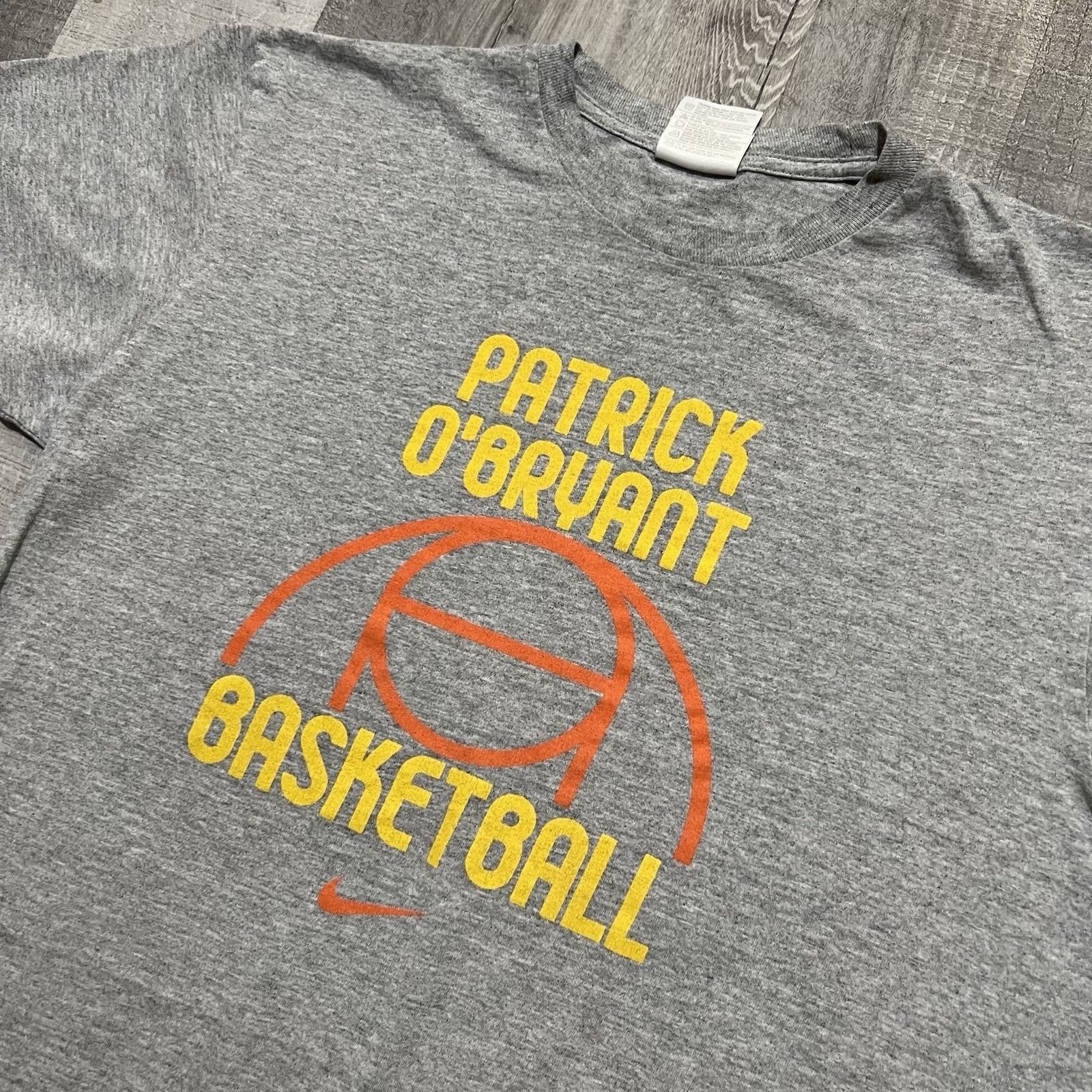 Nike VTG Nike T Shirt Grey Y2K Patrick O'Bryant Basketball 2006 Size US M / EU 48-50 / 2 - 2 Thumbnail