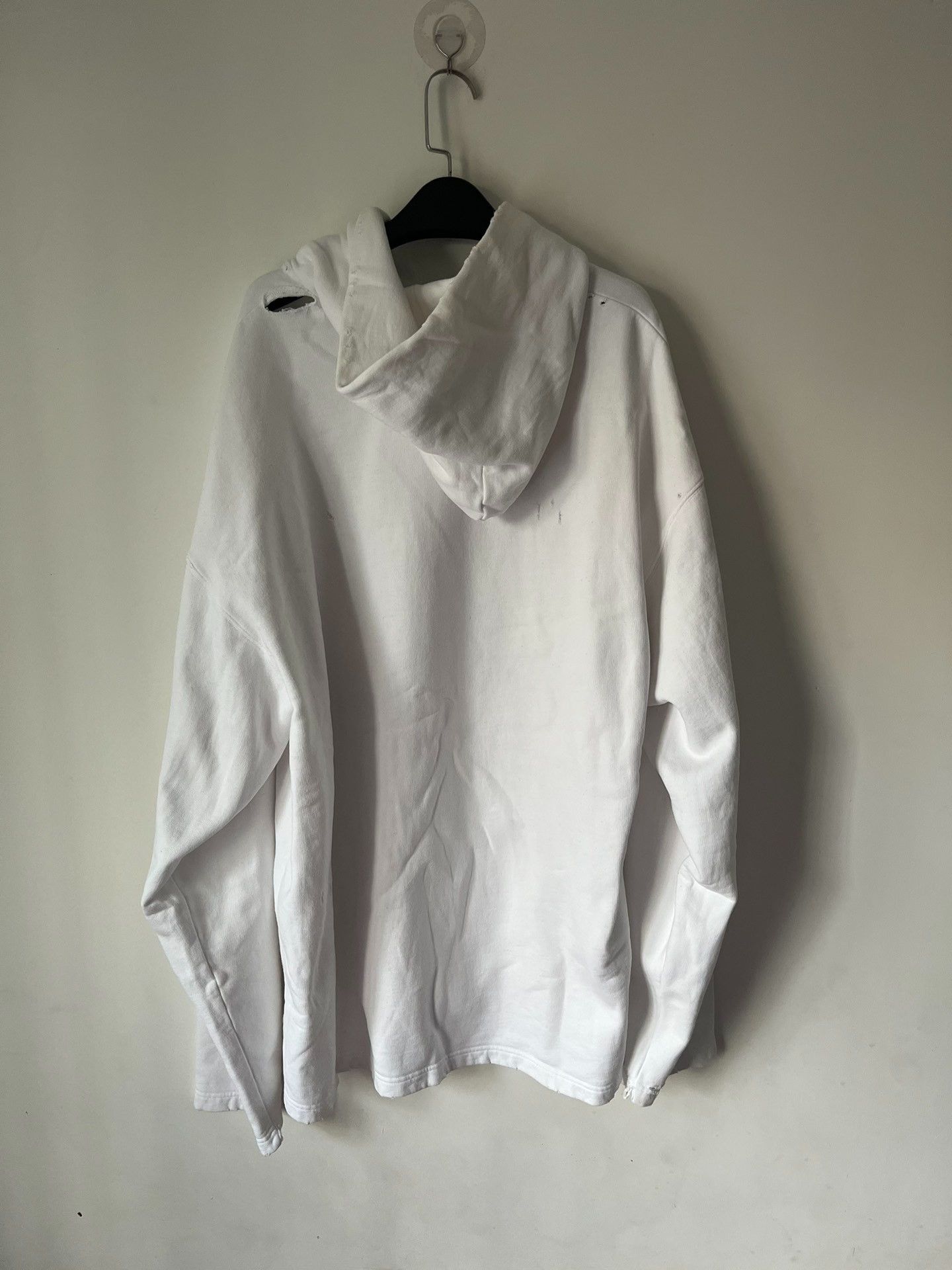 Balenciaga Balenciaga S22 White Ripped Sweatshirt with Blurred Letters Size US S / EU 44-46 / 1 - 2 Thumbnail