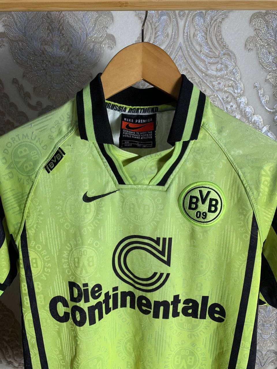 Nike VINTAGE NIKE FC BORUSSIA DORTMUND GERMANY SOCCER JERSEY 90s Size US XS / EU 42 / 0 - 3 Thumbnail