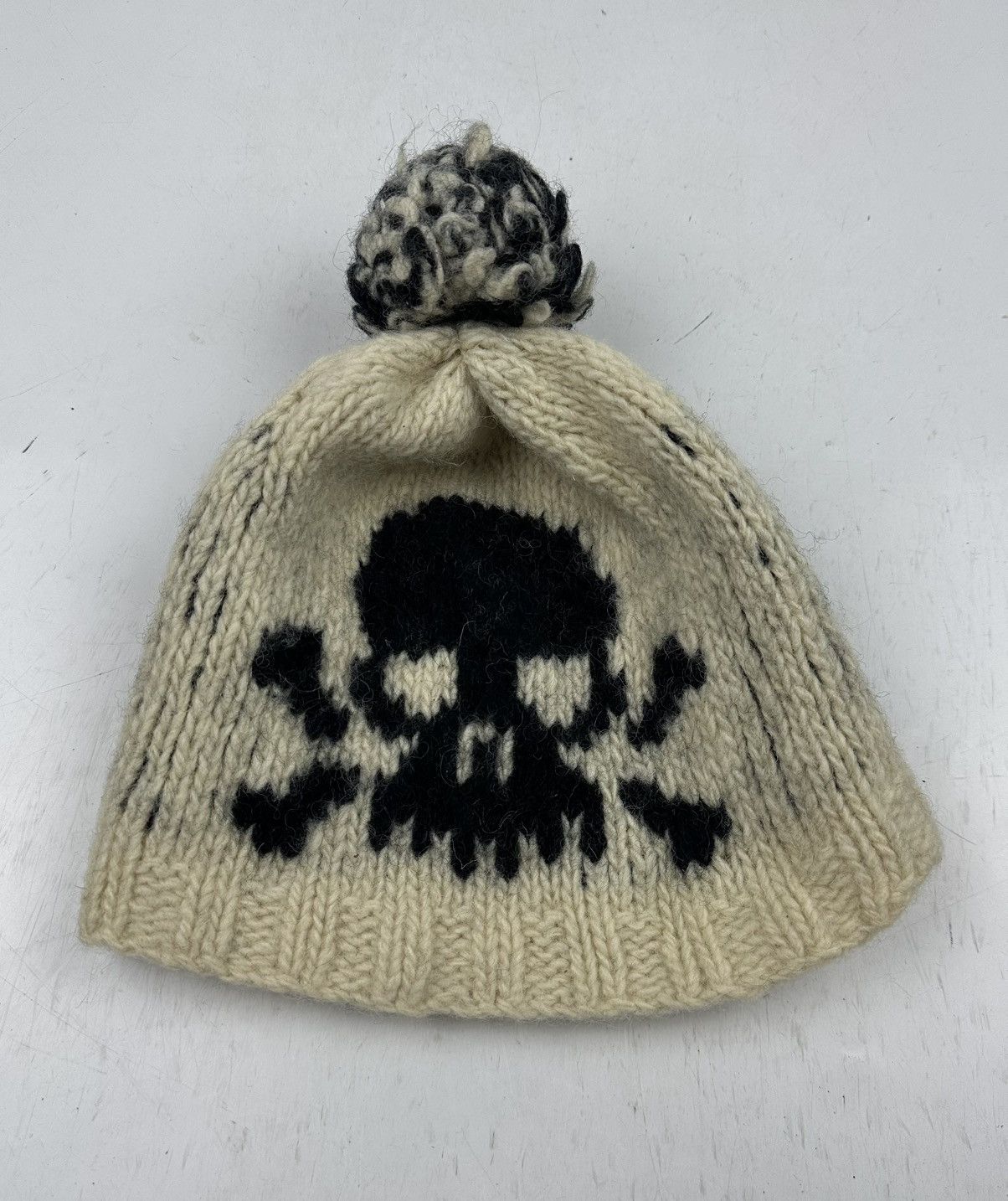 Japanese Brand SKULLS BEANIE HAT - TC 26 Size ONE SIZE - 2 Thumbnail