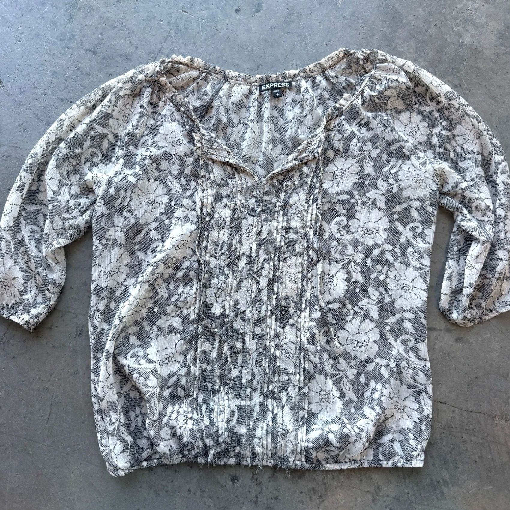 Vintage VINTAGE Y2k Express Blouse 3/4 Sleeve Floral Tie Up Grey Small Womens Size S / US 4 / IT 40 - 2 Thumbnail