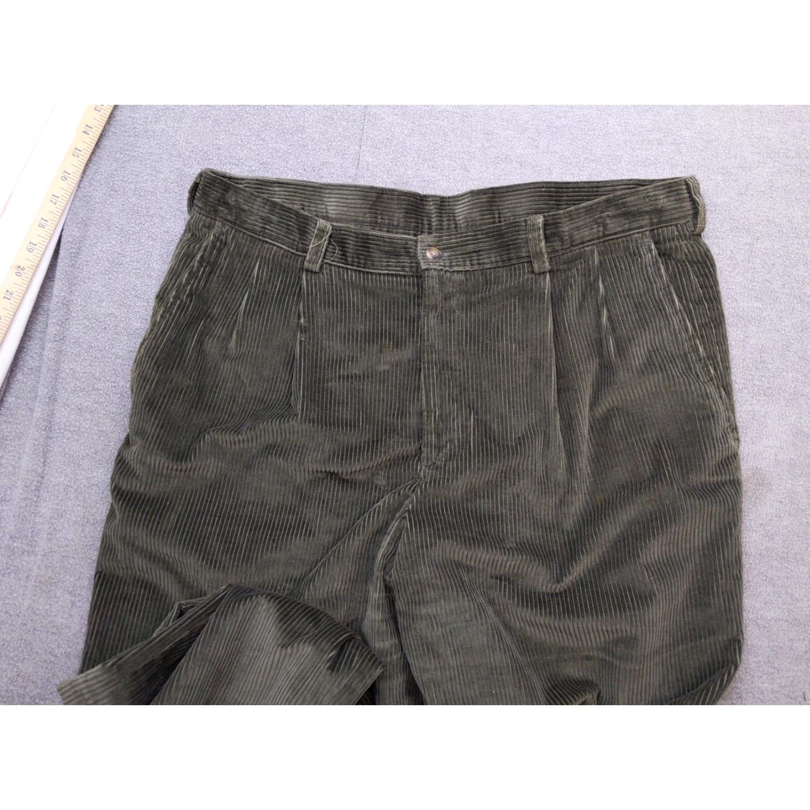Liz Claiborne Claiborne Pants Mens 38x34 Green Corduroy Pleated Classic Fit Trousers Casual Dress Pants Size US 38 / EU 54 - 3 Thumbnail
