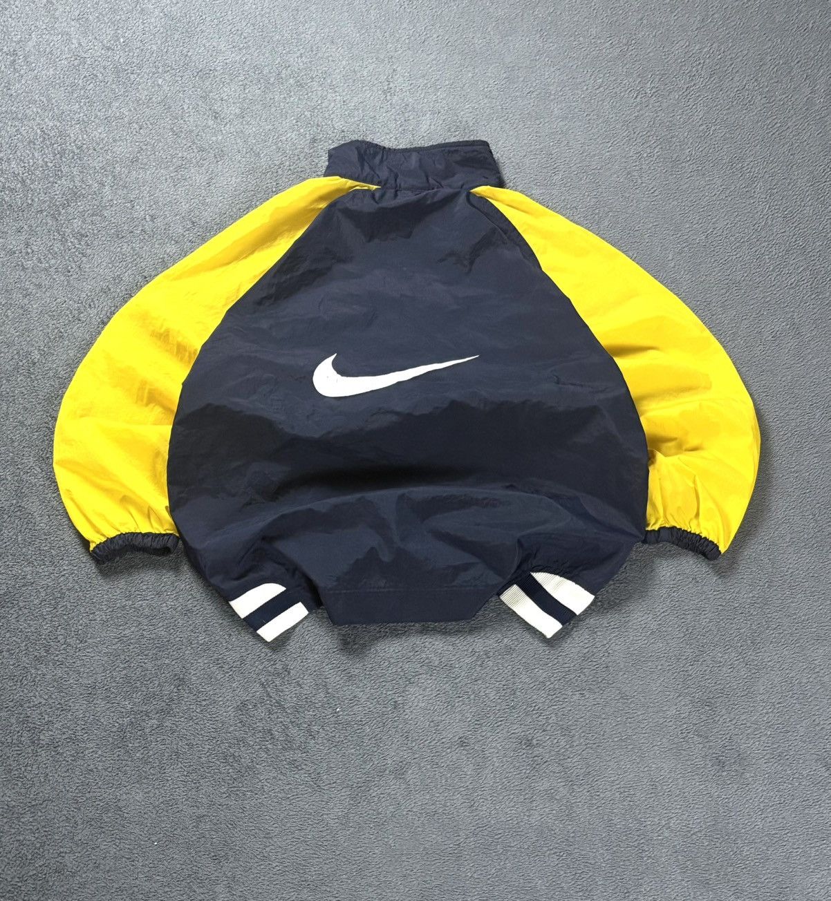 Nike 90s Nike Vintage Nylon Jacket Big Swoosh Logo Back Rare Y2K Size US S / EU 44-46 / 1 - 1 Thumbnail