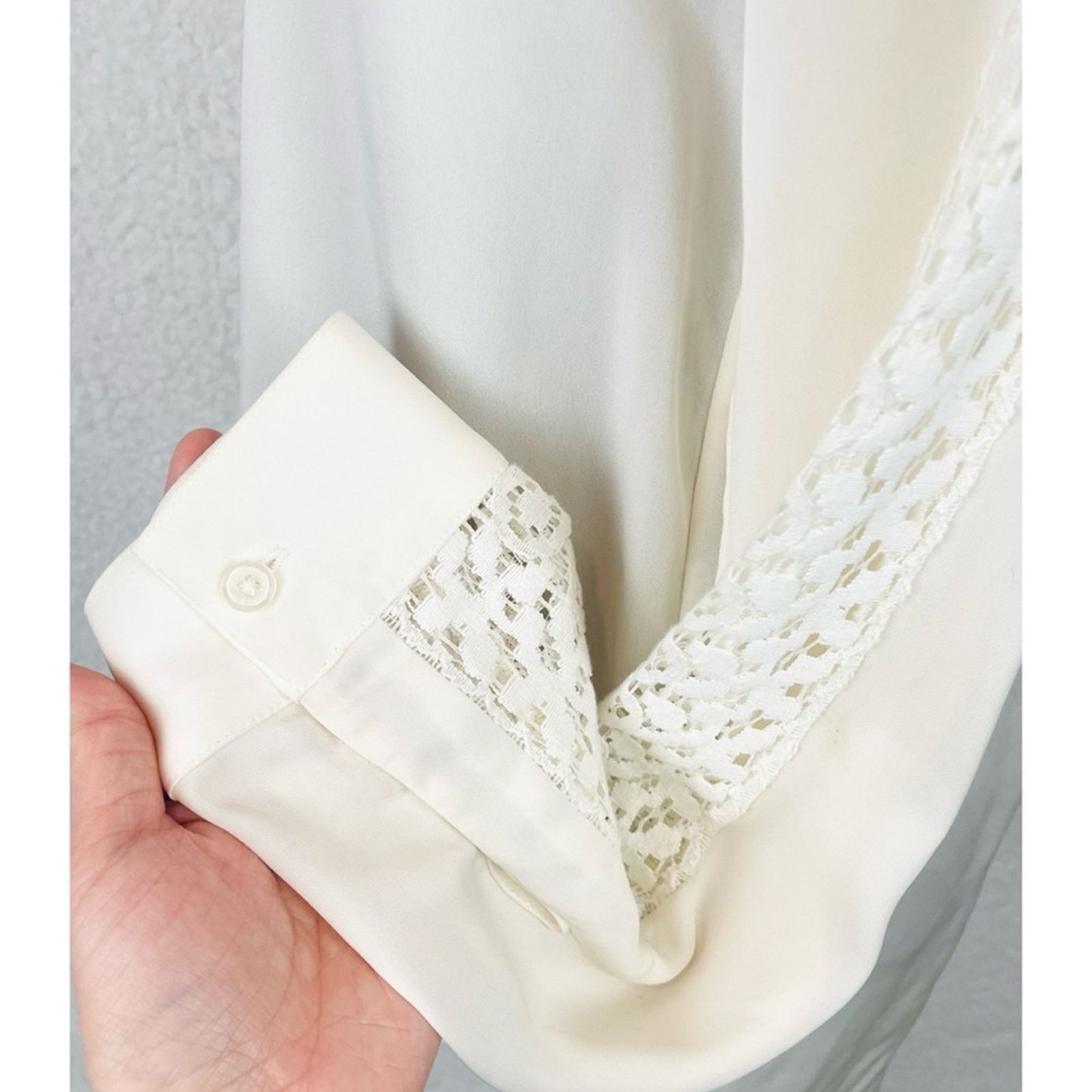 Michael Kors MICHAEL KORS • Cream/Ecru Lace Trim Button-Down Shirt Size M / US 6-8 / IT 42-44 - 9 Thumbnail