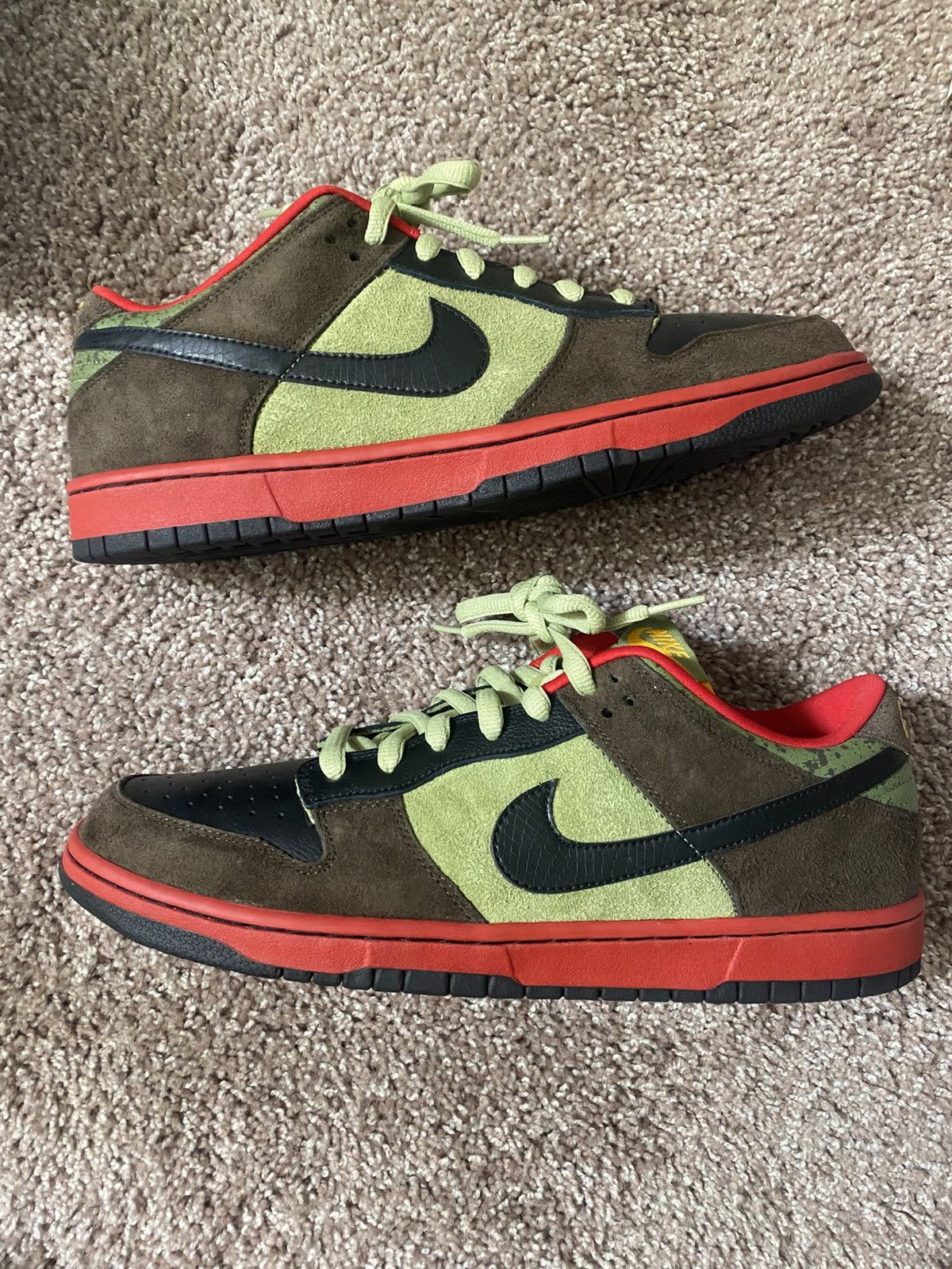 Nike Nike sb dunk low asparagus Size US 13 / EU 46 - 1 Thumbnail