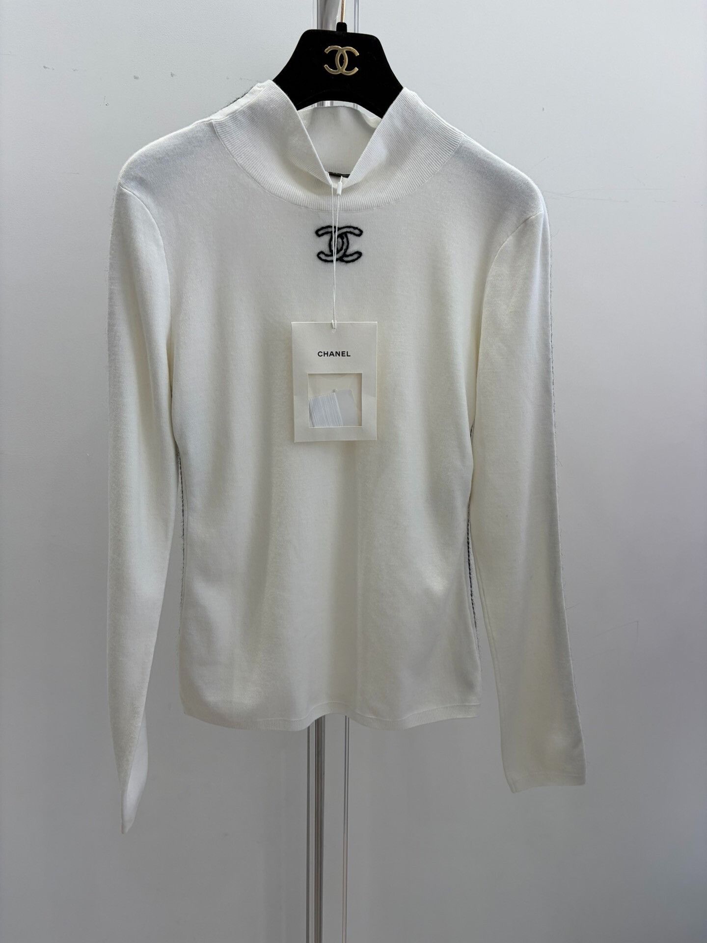 Chanel Chanel White Long-Sleeve Top for Women Size S / US 4 / IT 40 - 1 Thumbnail