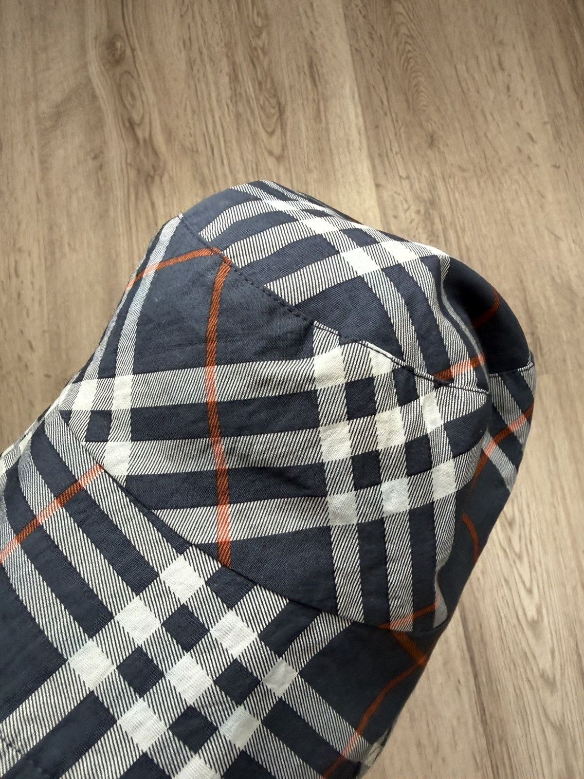 Burberry Burberry Reversible Bucket Hat Nova Check / Navy Size ONE SIZE - 24 Thumbnail