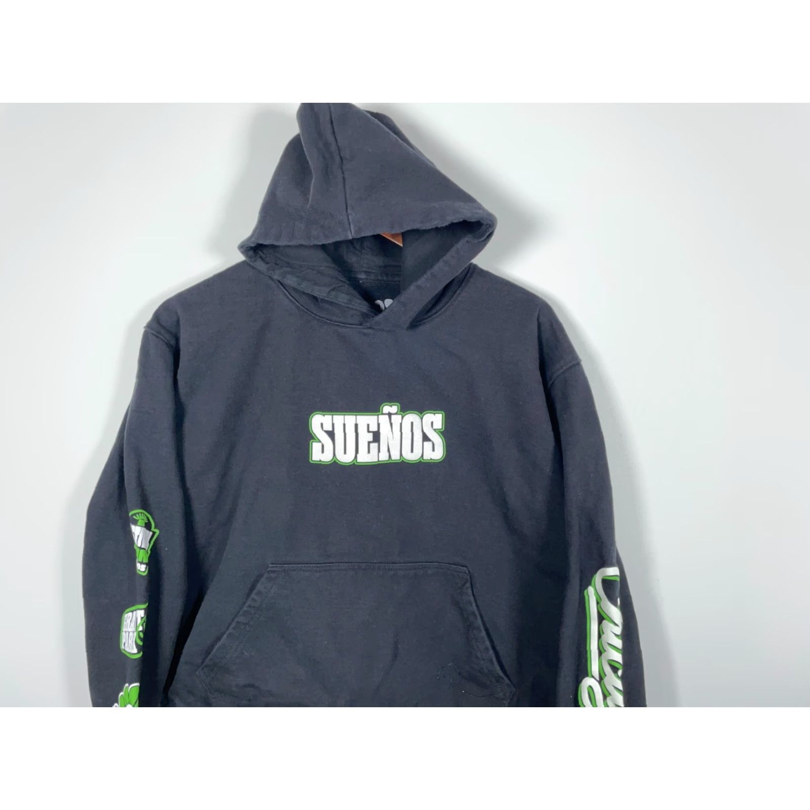 Vintage SUENOS Chicago Hoodie Adult Medium Black Graphic Sweatshirt Music Festival Mens Size US M / EU 48-50 / 2 - 4 Thumbnail