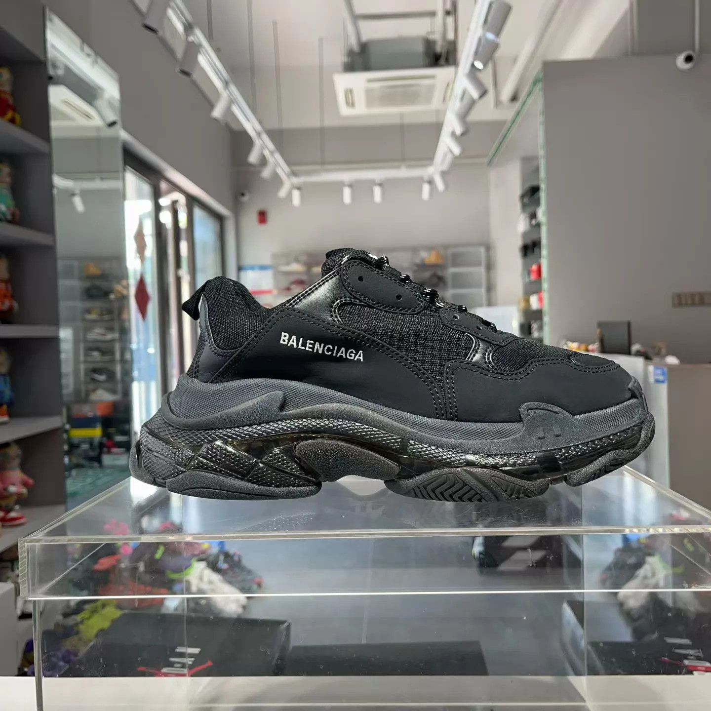 Balenciaga Balenciaga Triple S New Black Air Dad Sneaker 42 Near Mint Size US 9 / EU 42 - 3 Thumbnail