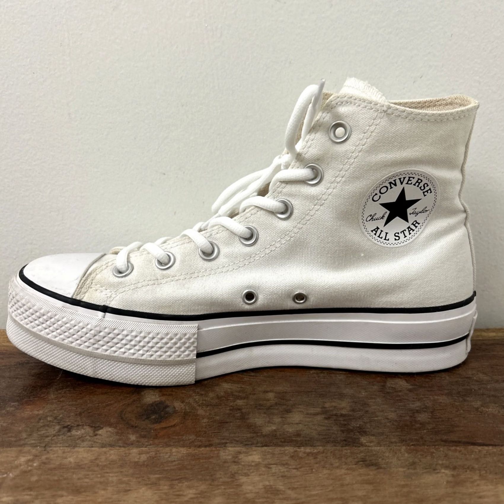 Converse VINTAGE Converse Chuck Taylor All Star Platform Womens Size 9 White Canvas Sneaker Stars Mens Womens Girls Size US 7 / IT 37 - 7 Thumbnail