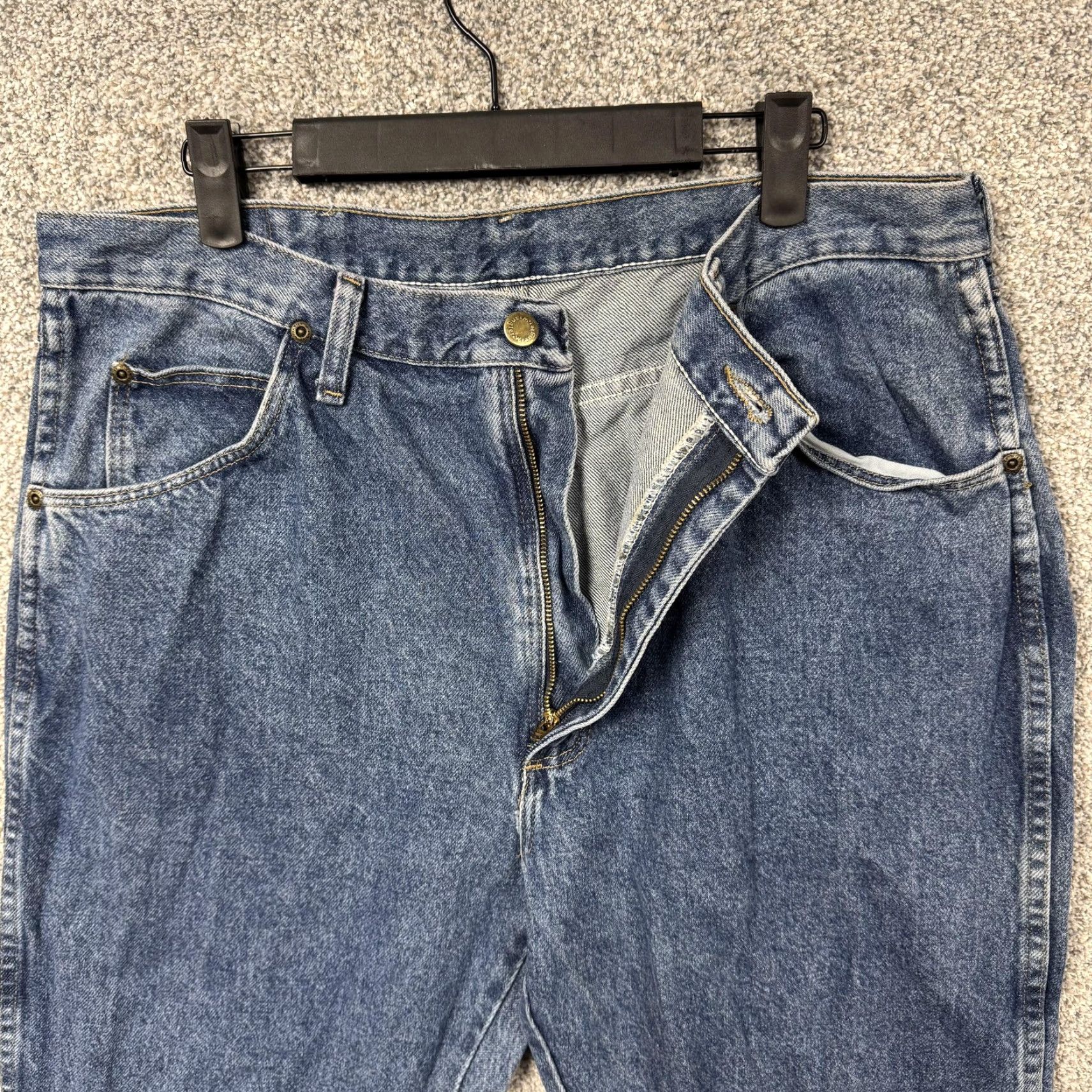 Wrangler Wrangler Jeans Mens 34x30.5 Straight Leg Medium Wash Denim Regular Waist 34 Inseam 30.5 Blue Cotton 100% Wrangler Authentics Size US 34 / EU 50 - 6 Thumbnail
