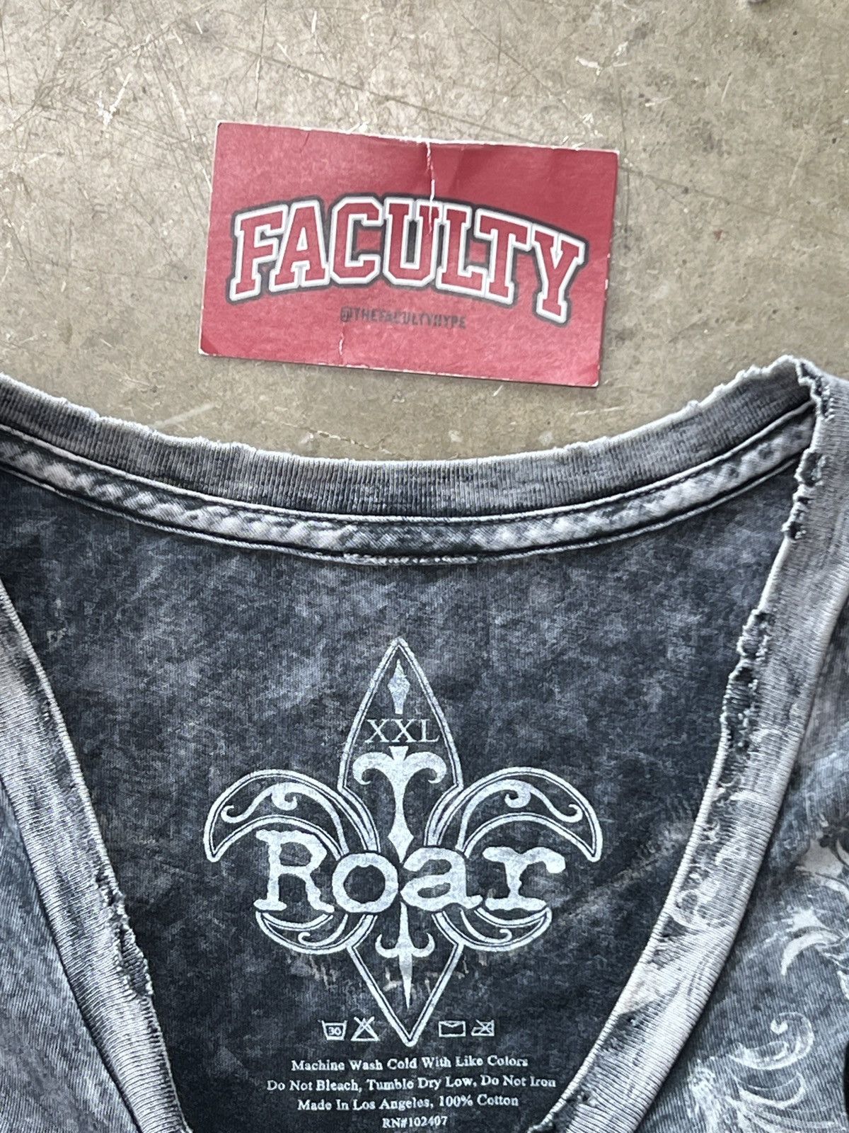 Roar × Vintage Vintage Affliction Style Y2K Roar Acid Wash V-neck Tee XXL Size US XXL / EU 58 / 5 - 4 Thumbnail