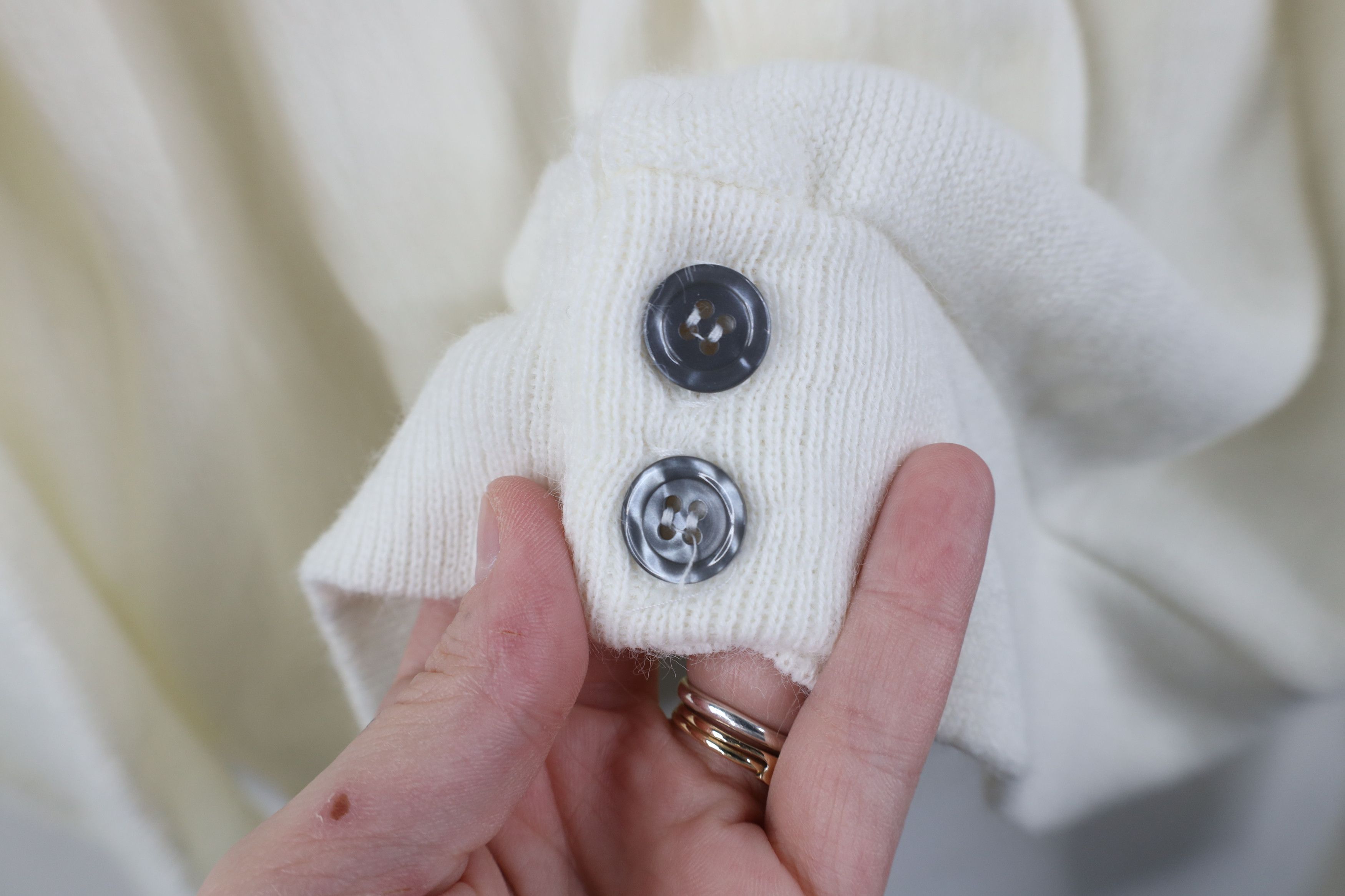 Vintage Vintage 70s Streetwear Cobain Cardigan Sweater White USA Size US L / EU 52-54 / 3 - 8 Thumbnail