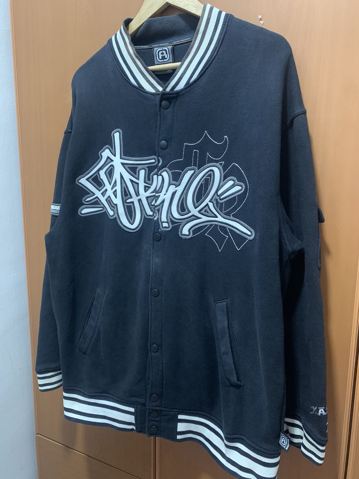 Japanese Brand Freaky Massive Varsity xL Size US XL / EU 56 / 4 - 5 Thumbnail