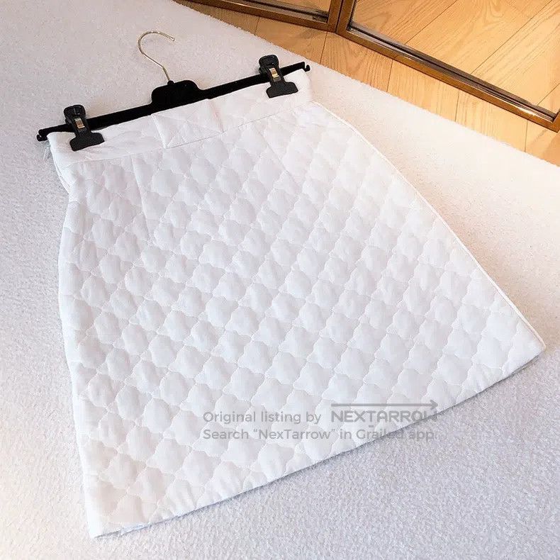 Fendi Fendi White quilted grid silk skirt Size 42" / US 20 - 2 Thumbnail