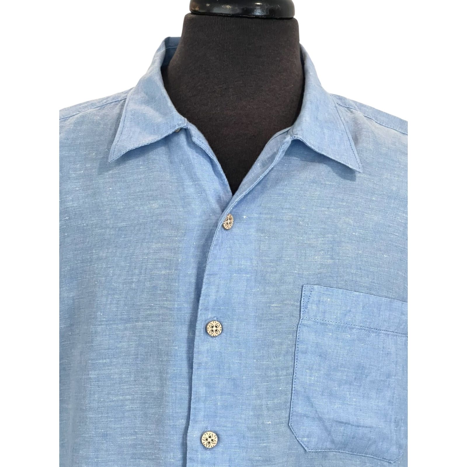 Tommy Bahama Tommy Bahama Large Blue Linen Camp Shirt Hawaiian Wood Button Logo Relaxed EUC Shirt Mens L Blue Linen Camp Shirt Logo Relaxed EUC Size US L / EU 52-54 / 3 - 2 Thumbnail