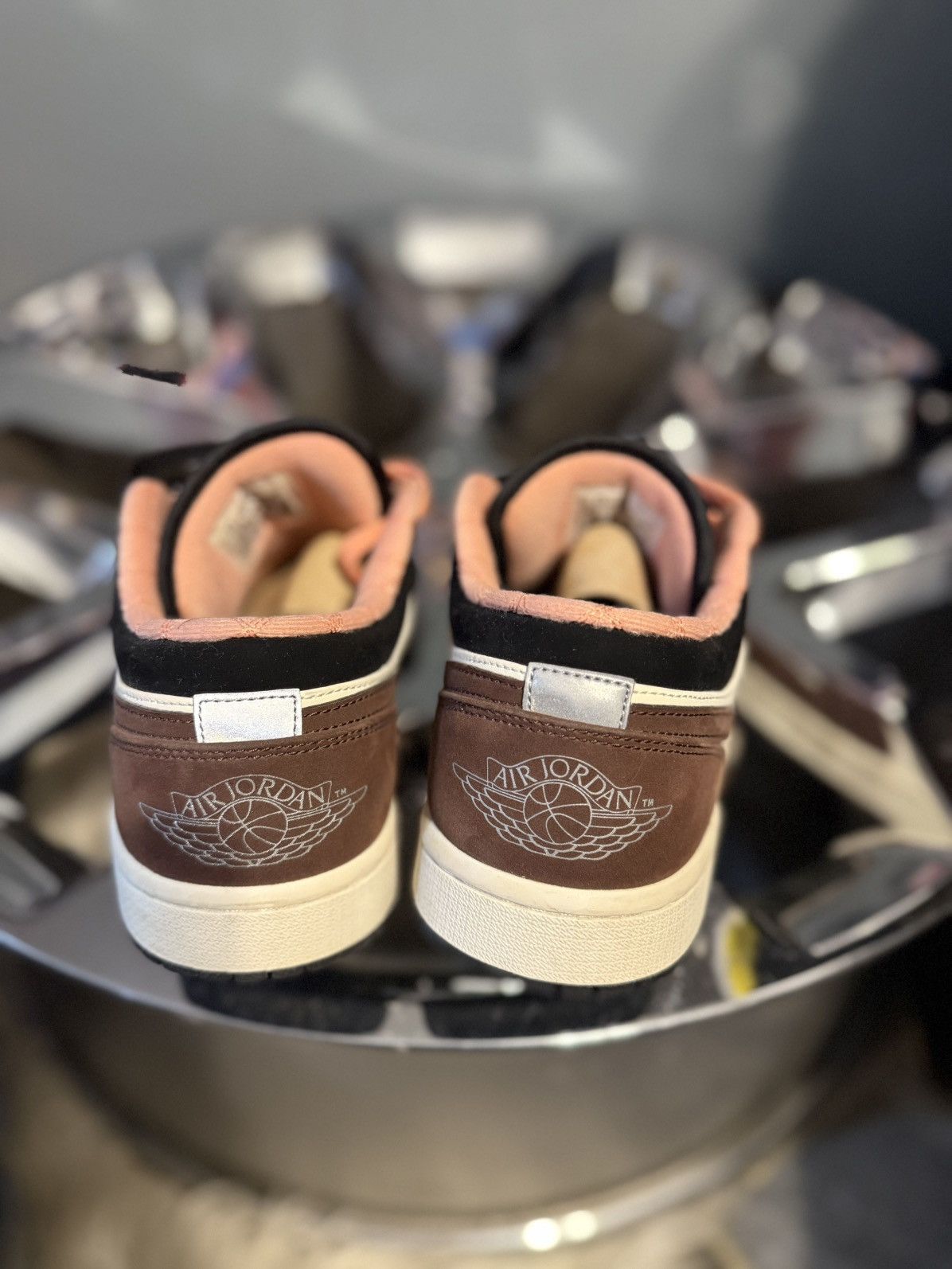 Jordan Brand × Nike Jordan 1 low Mocha Size US 8.5 / EU 41-42 - 6 Thumbnail