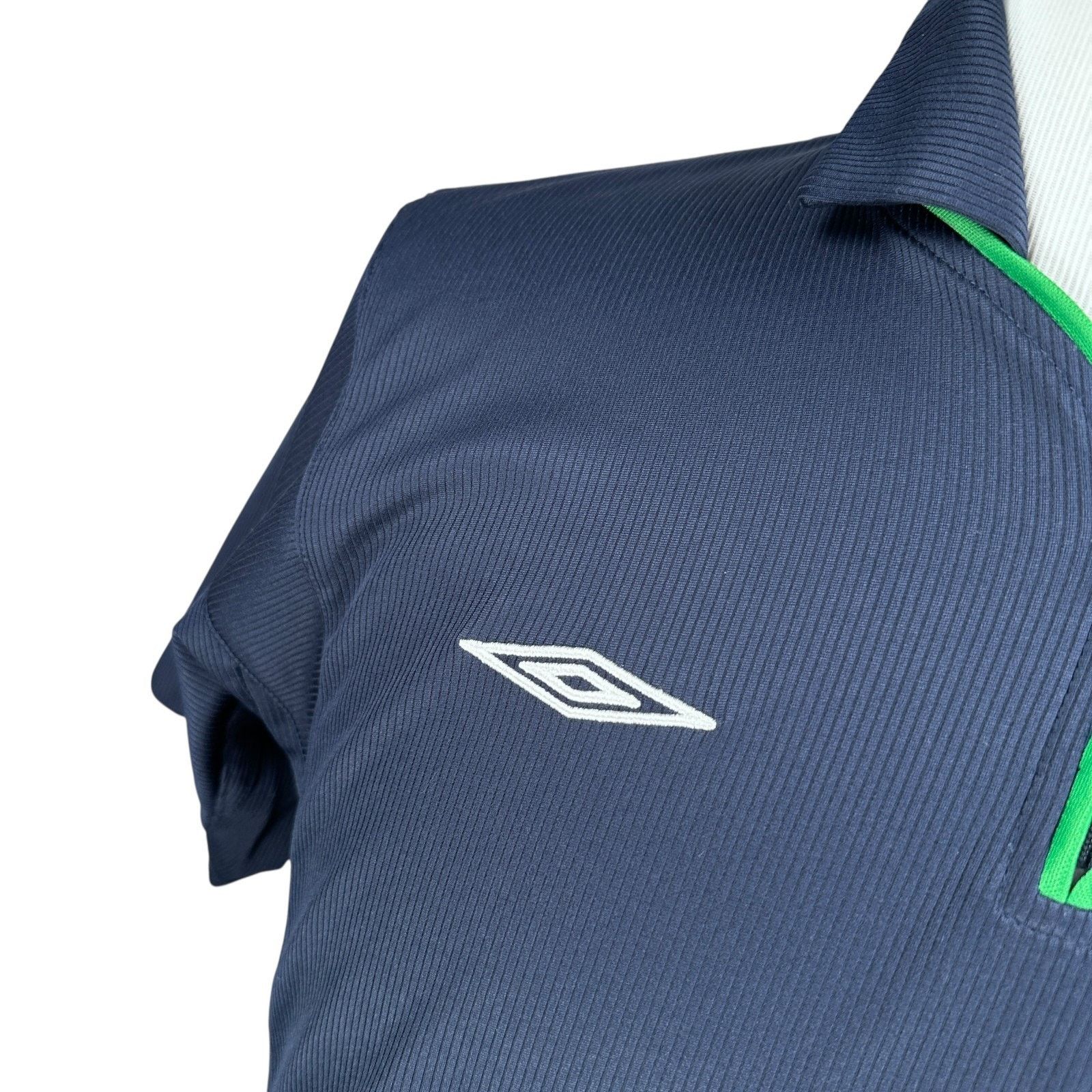 Umbro Umbro 2001 2002 Ireland National Football Team Jersey Mens M Size US M / EU 48-50 / 2 - 2 Thumbnail