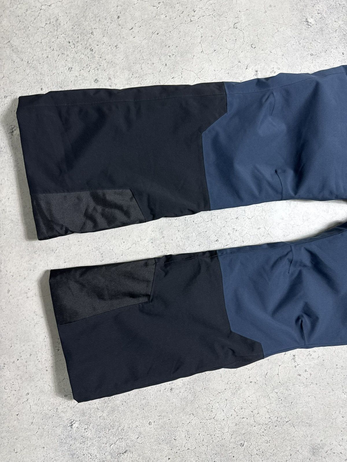 Peak Performance Peak Performance Ski Outdoor Pants Black-Blue Size XL Size US 36 / EU 52 - 2 Thumbnail