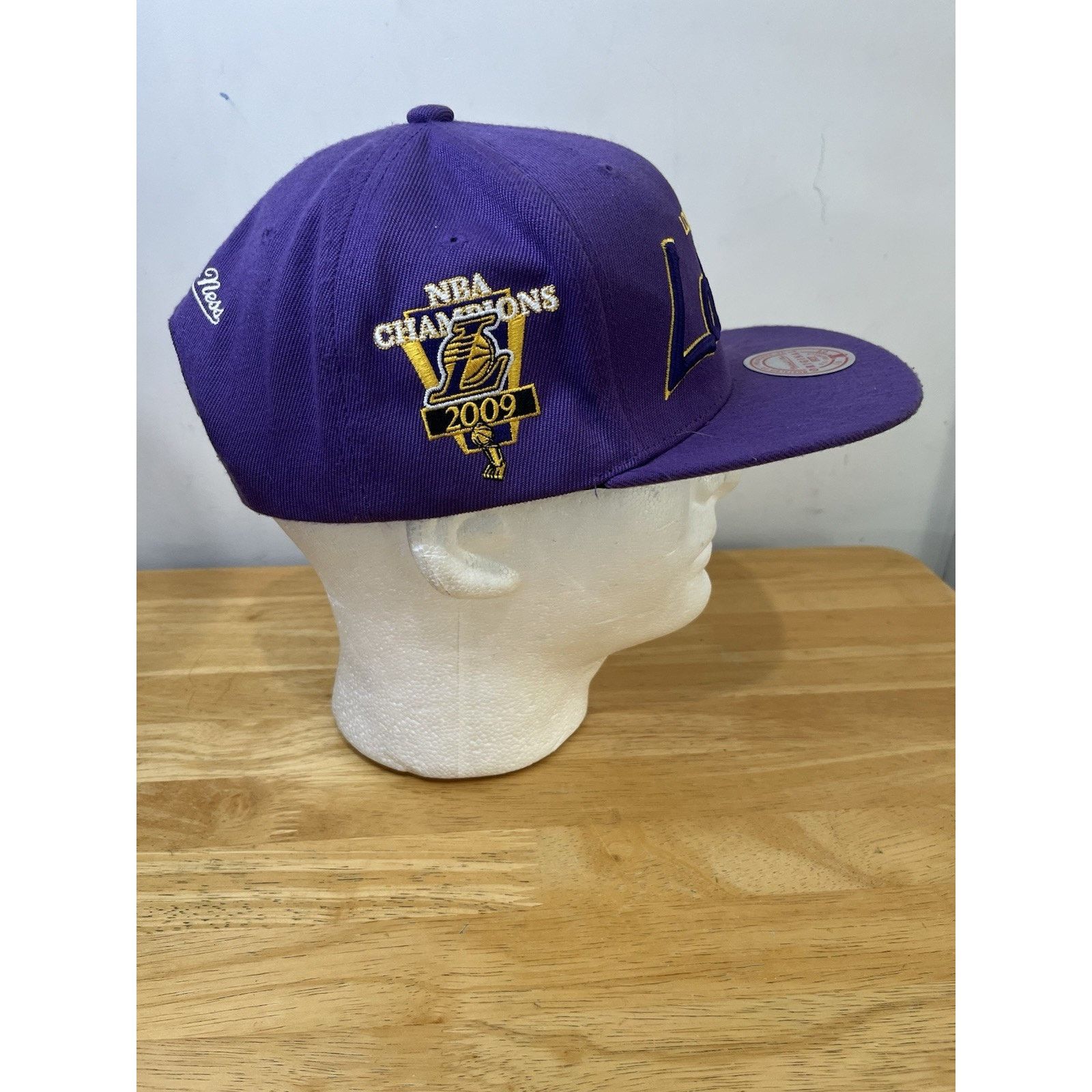 Mitchell & Ness 2009 Mitchell & Ness LA Lakers NBA Champions Hat Size ONE SIZE - 4 Thumbnail