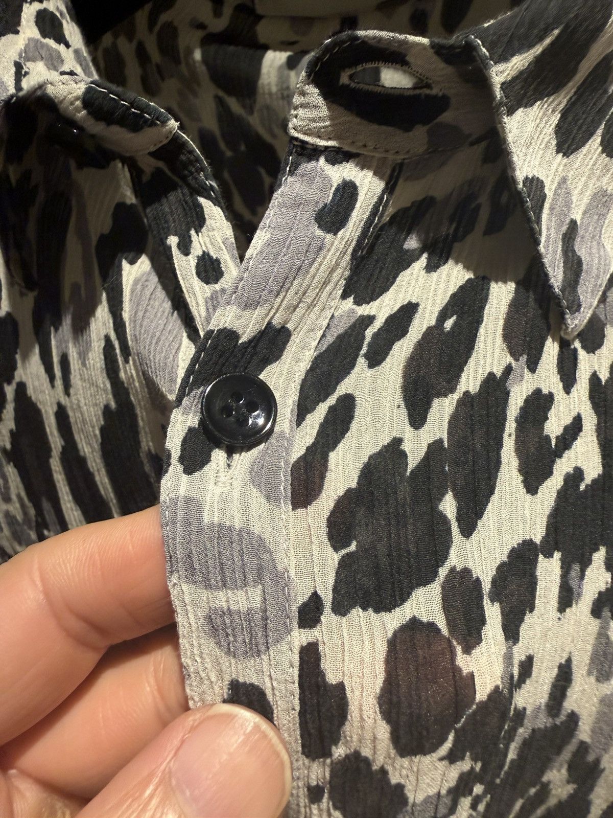 Saint Laurent Paris Snow leopard print crepe shirt size 40 Size US M / EU 48-50 / 2 - 8 Thumbnail