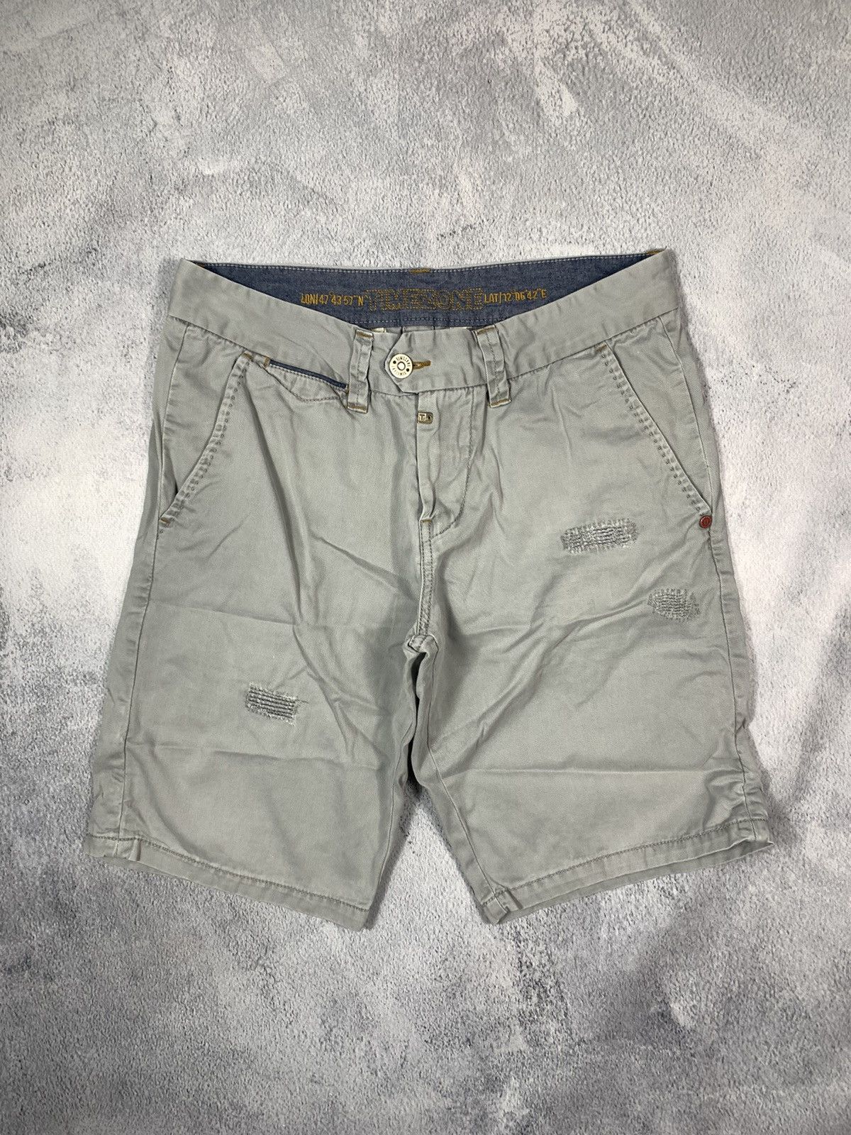 Japanese Brand × Vintage Vintage Y2K Timezone distressed shorts streetwear style 31 Size US 31 - 1 Thumbnail