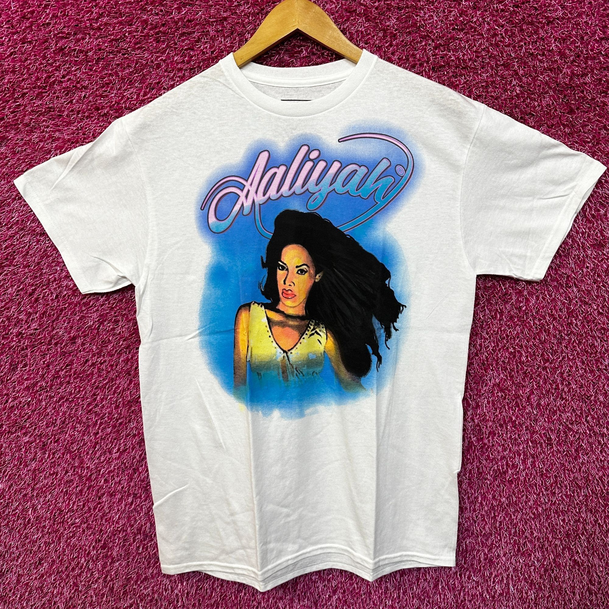 Rap Tees Aaliyah Queen Of RnB Airbrush Tshirt size Medium Size US M / EU 48-50 / 2 - 1 Thumbnail