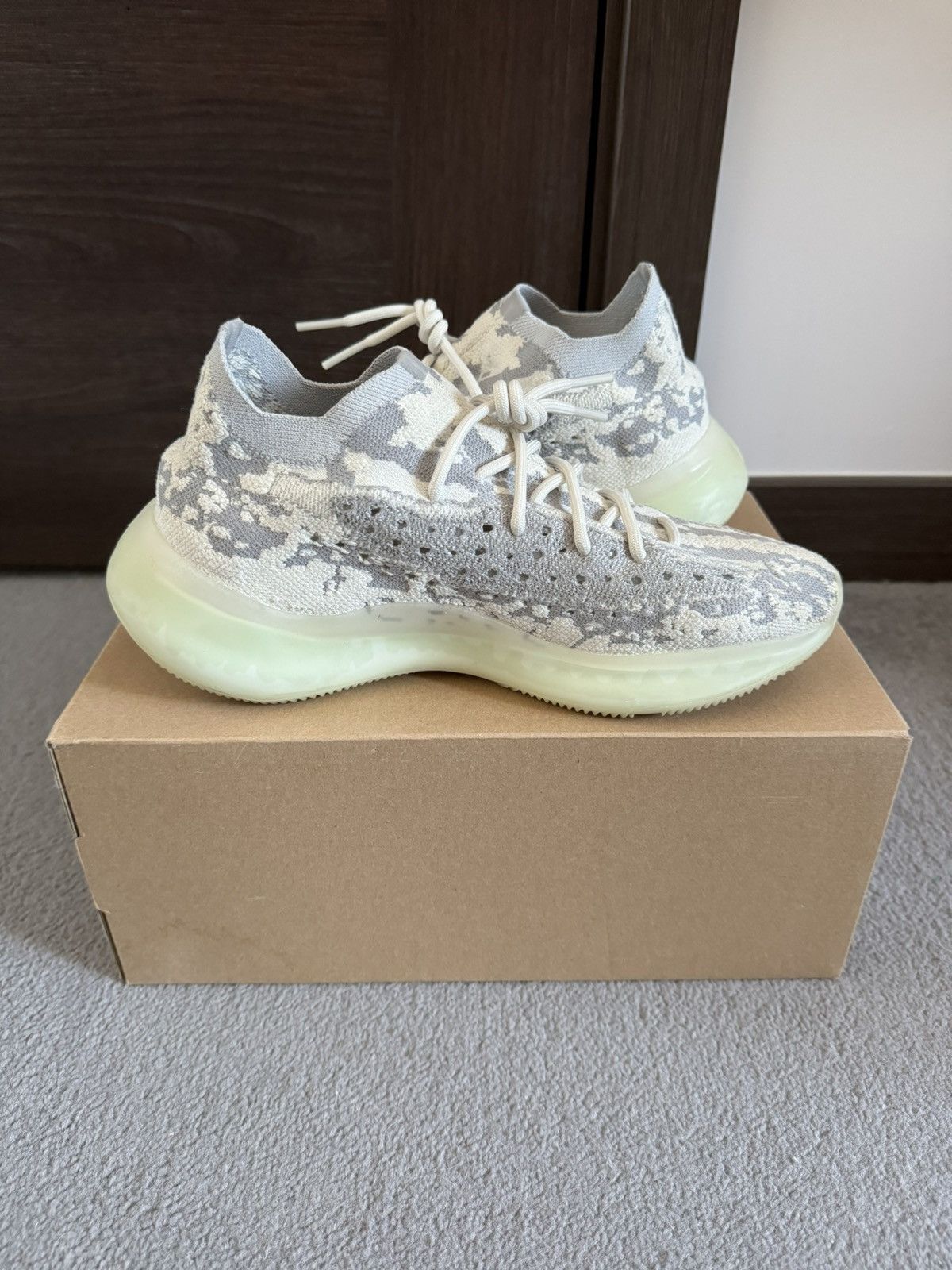 Adidas Yeezy Boost 380 Alien 2019 Size US 9.5 / EU 42-43 - 3 Thumbnail