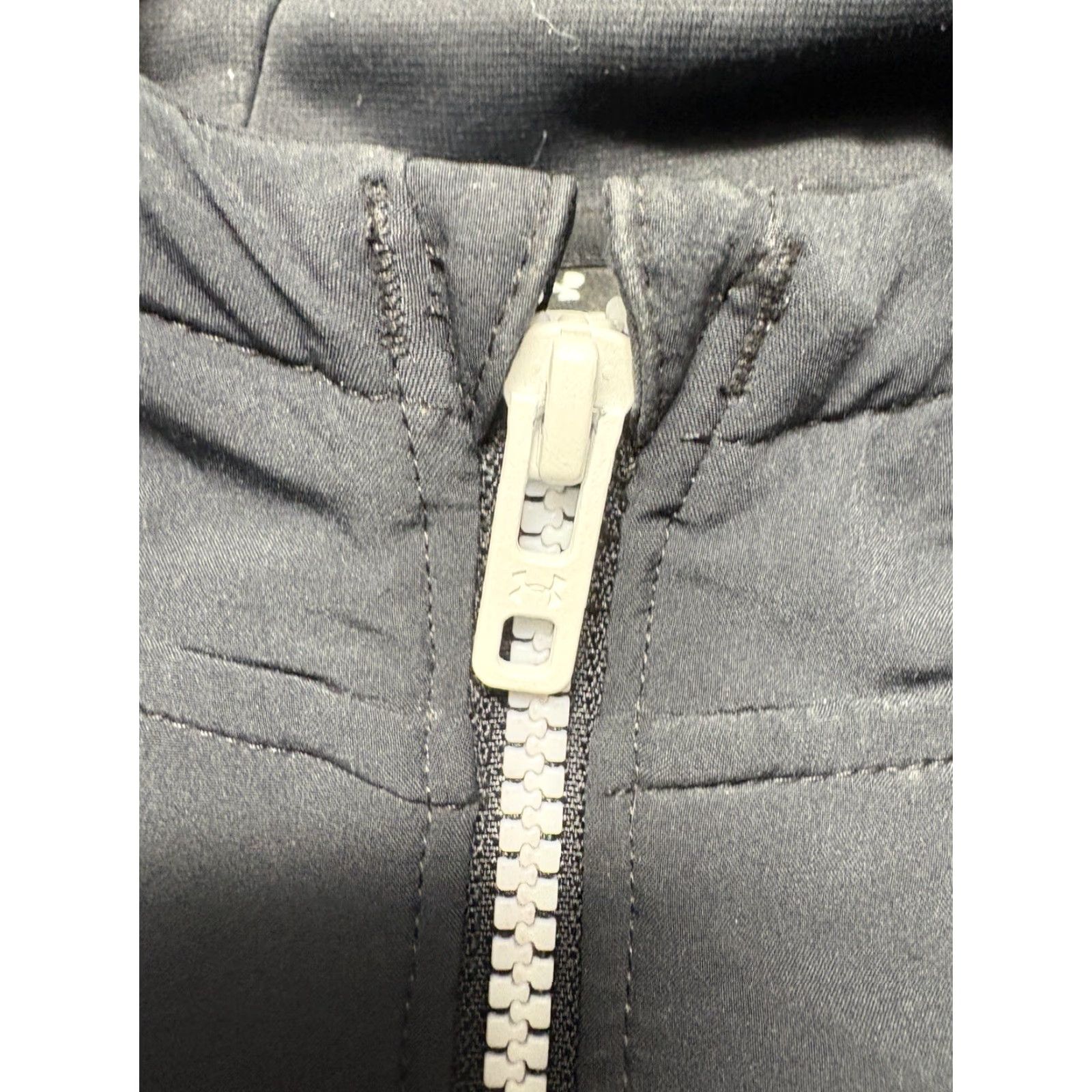 Under Armour Under Armour Storm Golf Jacket Mens XL Black Full Zip Quilted Hooded White Trim Size US XL / EU 56 / 4 - 4 Thumbnail