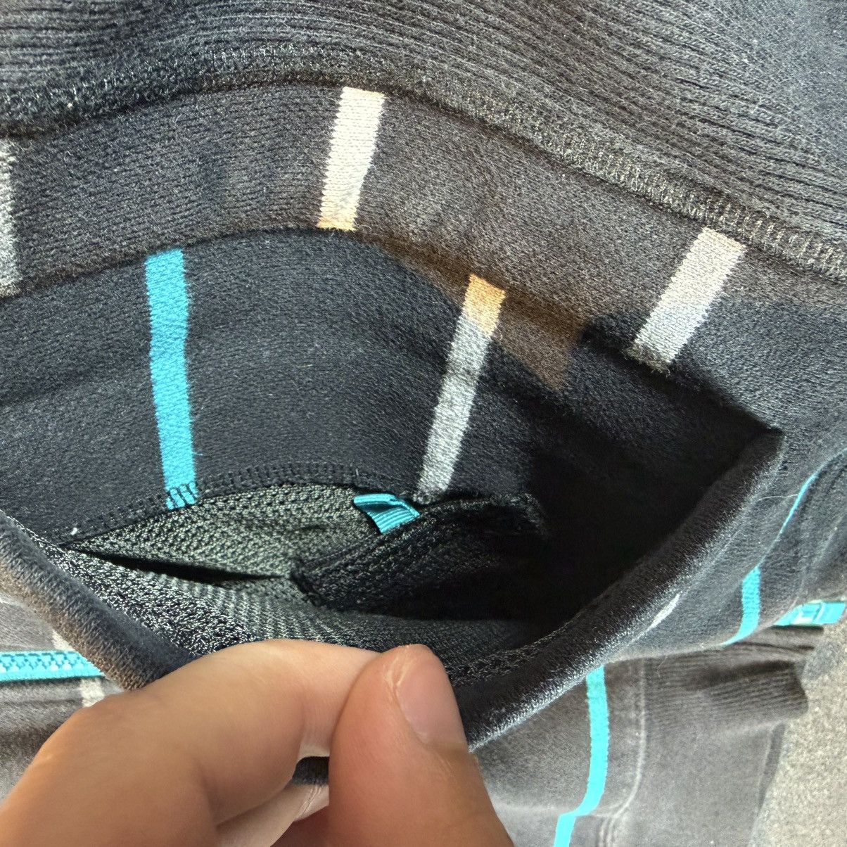 Lululemon VTG Lululemon Zip Hoodie Black Blue/Grey/White Stripes Size US L / EU 52-54 / 3 - 5 Thumbnail