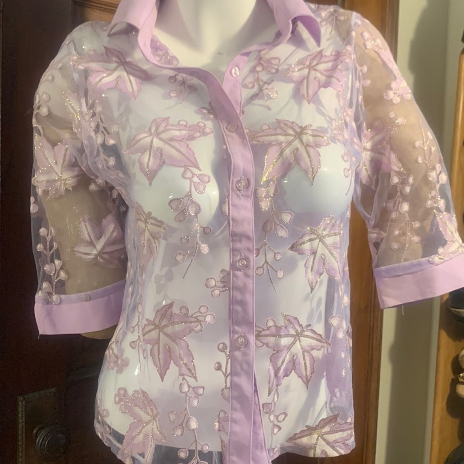 Vintage Y2K 90’s lilac sheer blouse with embroidered golden leaves Size M / US 6-8 / IT 42-44 - 3 Thumbnail