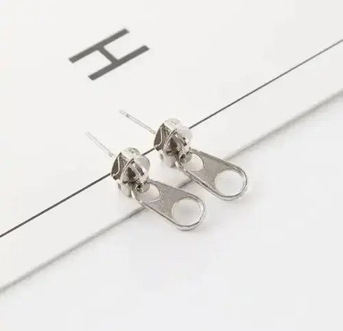 VIBE Punk Metal Zipper Shape Studs Earring (1pairs） Size ONE SIZE - 1 Thumbnail
