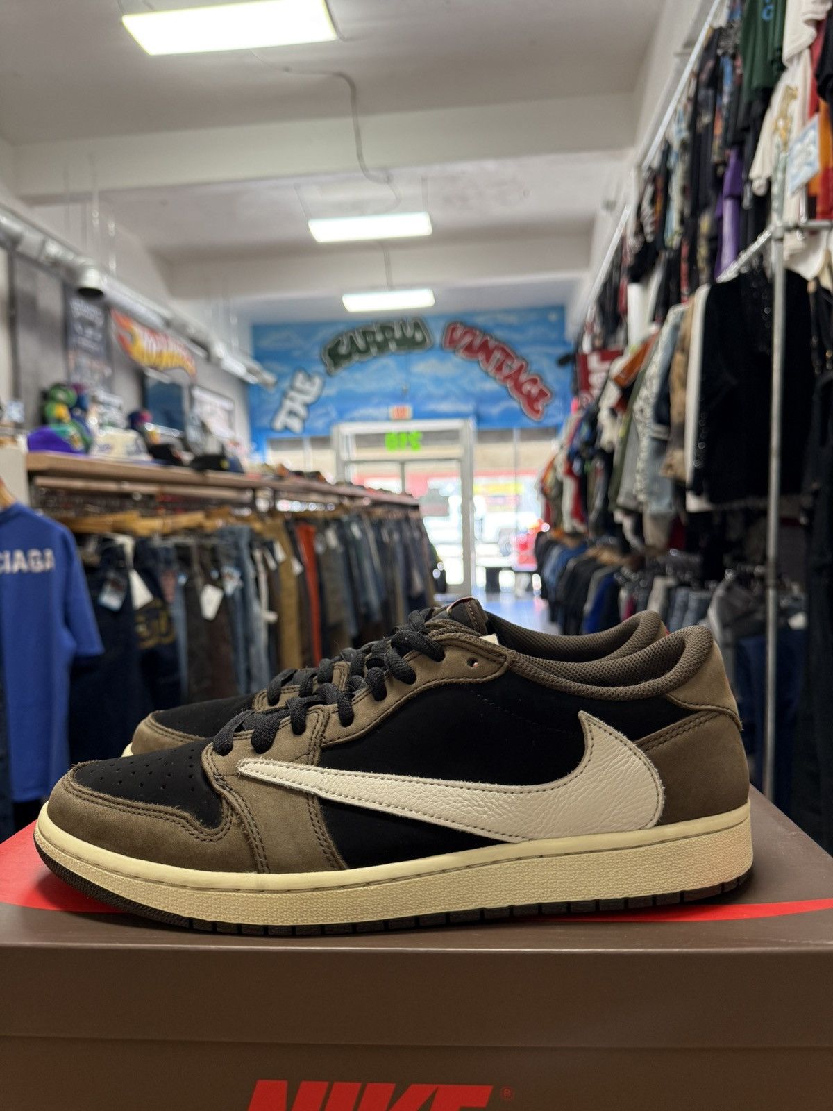 Nike × Travis Scott Travis scott low mocha size 11 og all Size US 11 / EU 44 - 2 Thumbnail