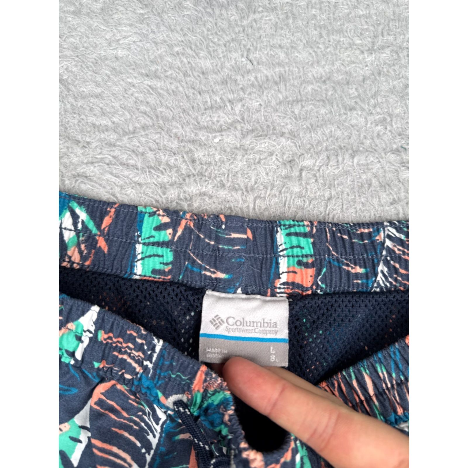 Vintage Columbia Mens Shorts Cargo Knee-Length Blue Nylon Lined 36x8 Regular Waist 36 Inseam Canvas Pockets Zip Casual Travel Outdoor Fishing Boating Kayak Size US 33 - 6 Thumbnail