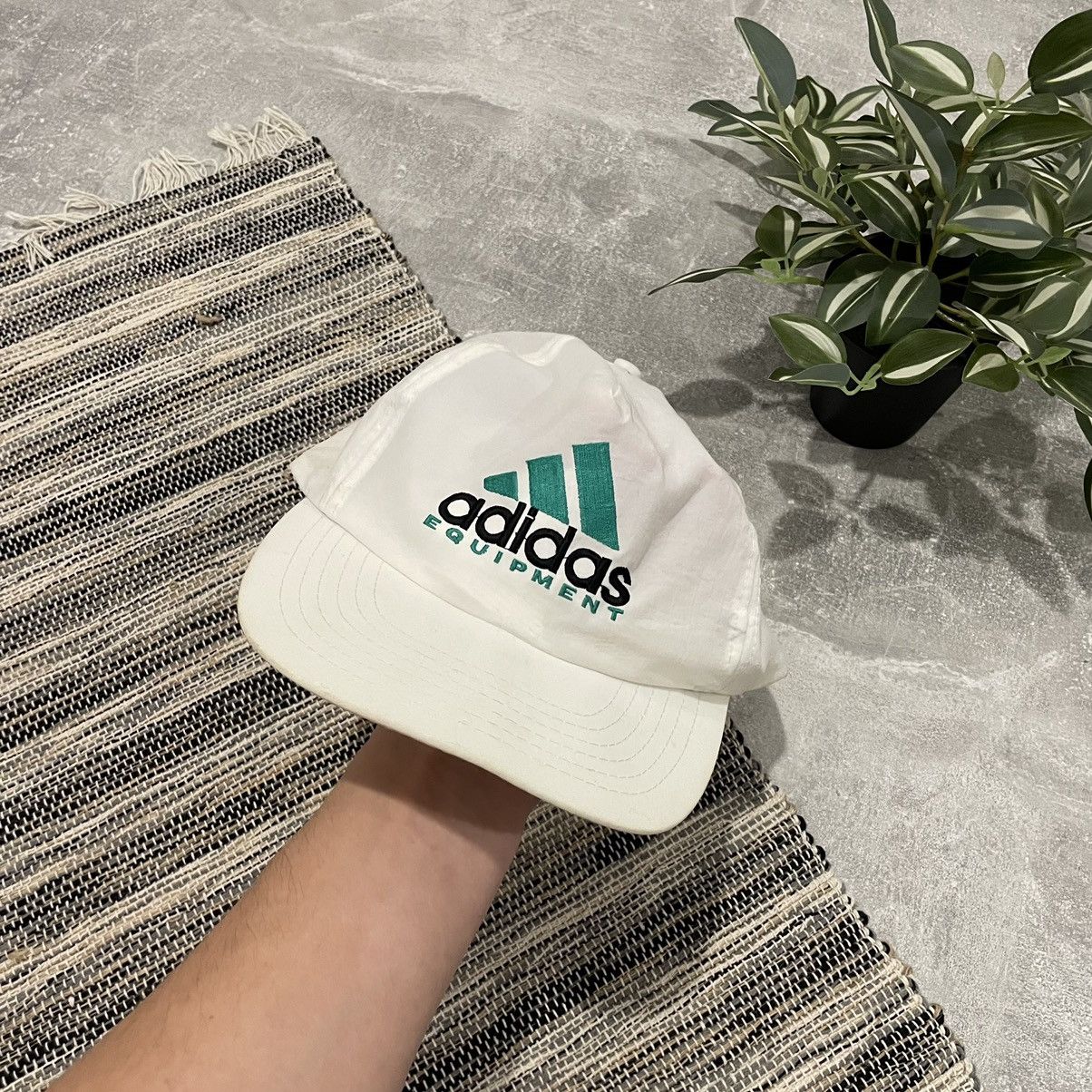 White adidas eqt clearance hat