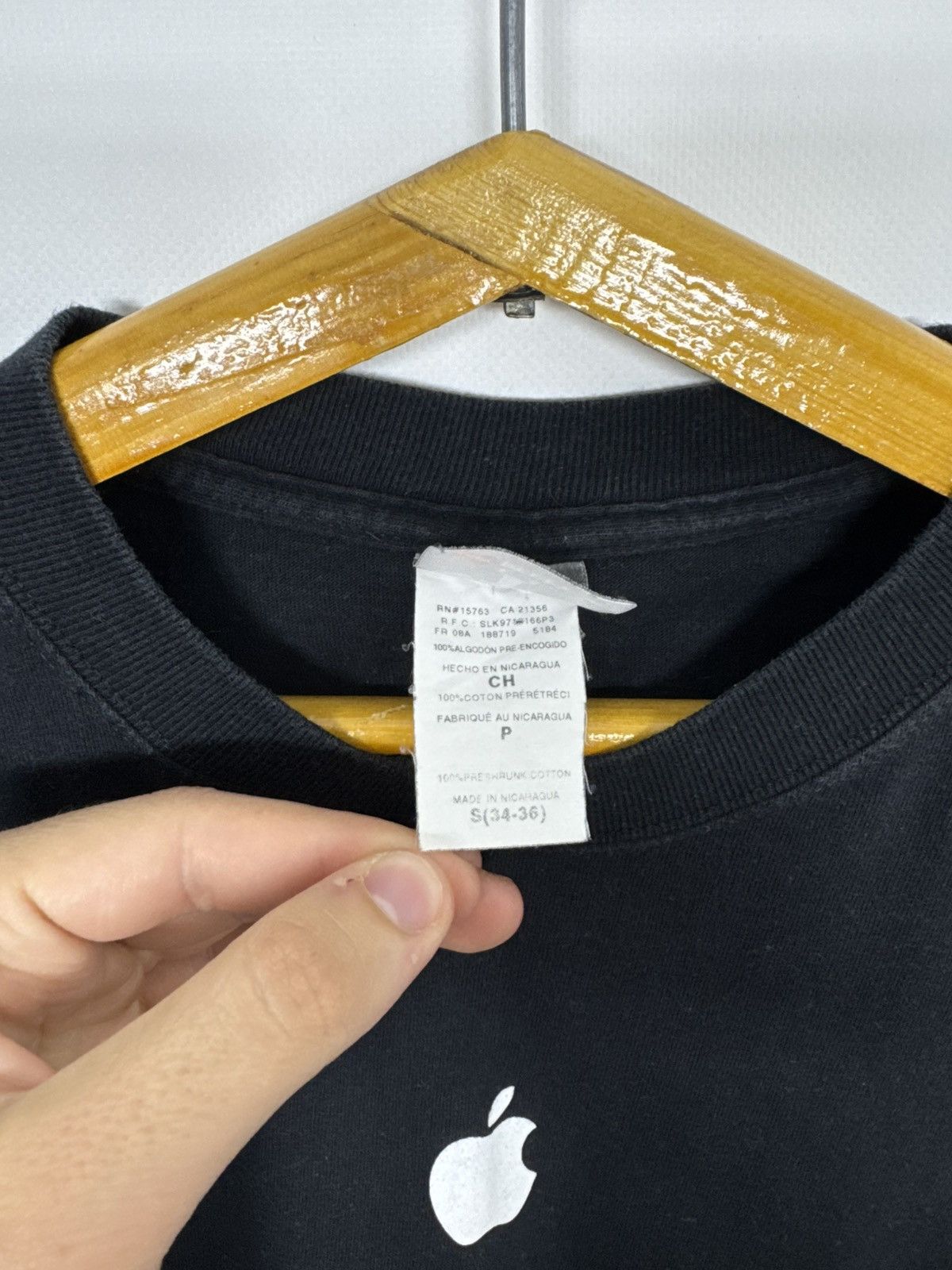 Hanes Vintage Y2K Apple Logo Employee T-Shirt Size US S / EU 44-46 / 1 - 10 Thumbnail