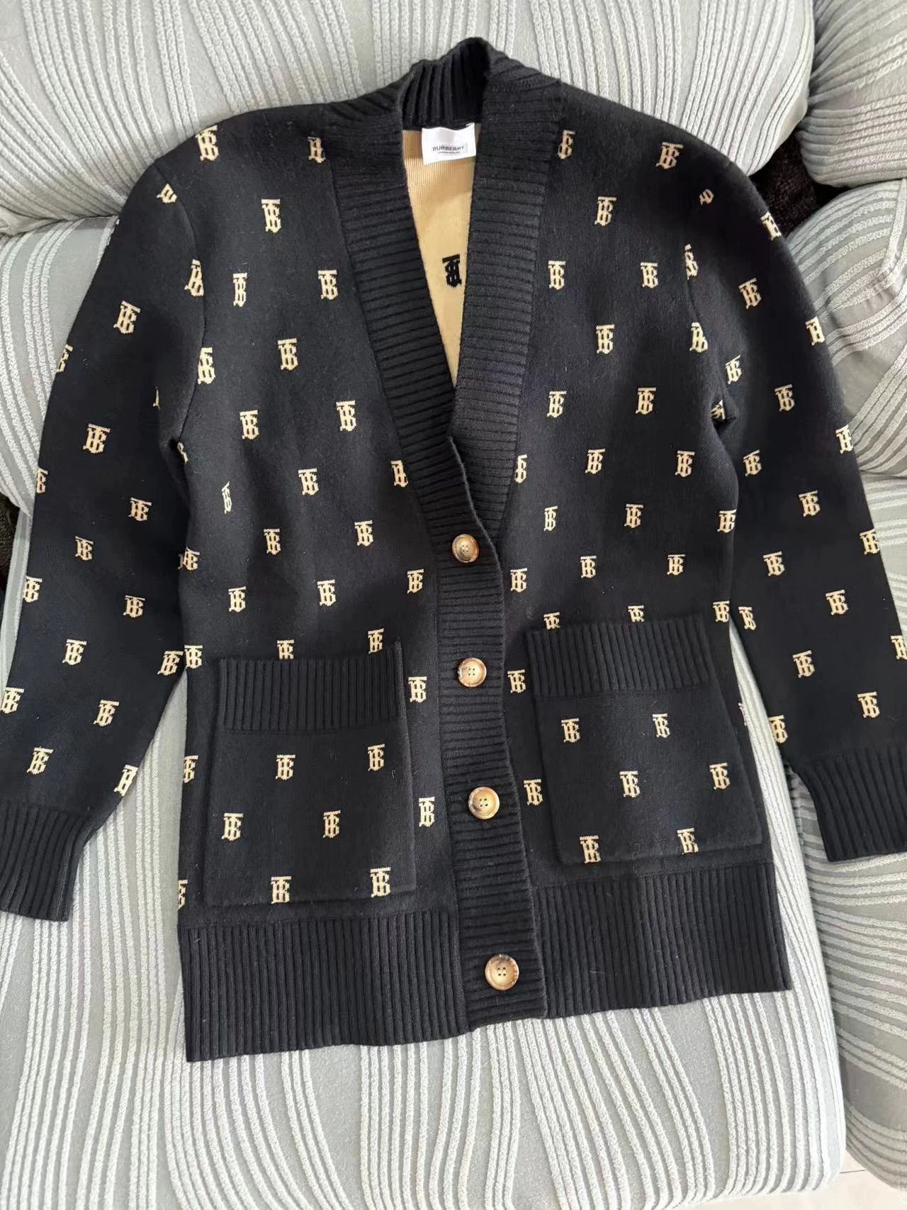 Burberry Burberry Authentic Wool Cardigan Size XS / US 0-2 / IT 36-38 - 1 Thumbnail