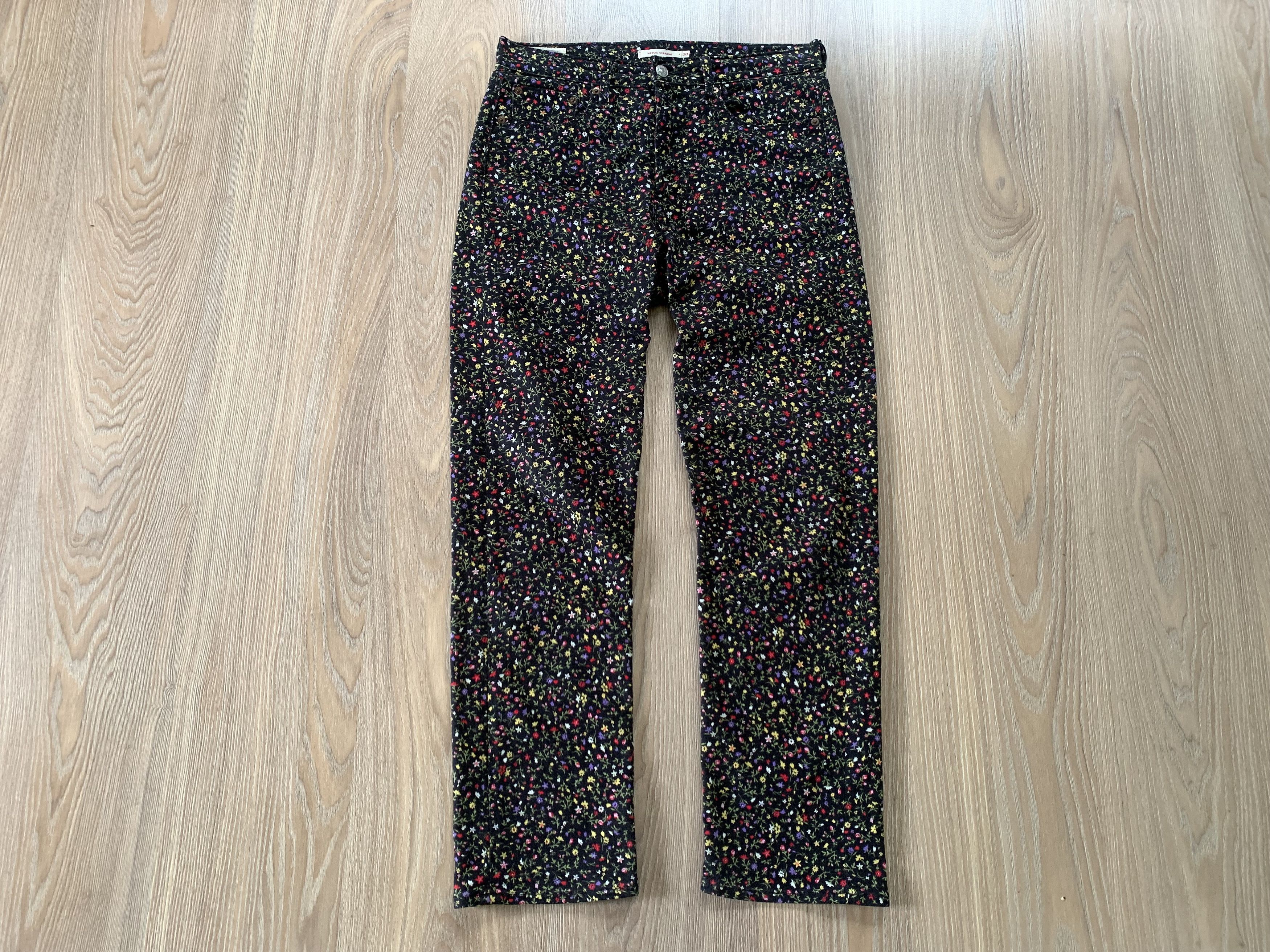 Levi's Women’s Levi’s Premium Wedgie Straight Floral Black Jeans Size 30" / US 8 / IT 44 - 2 Thumbnail