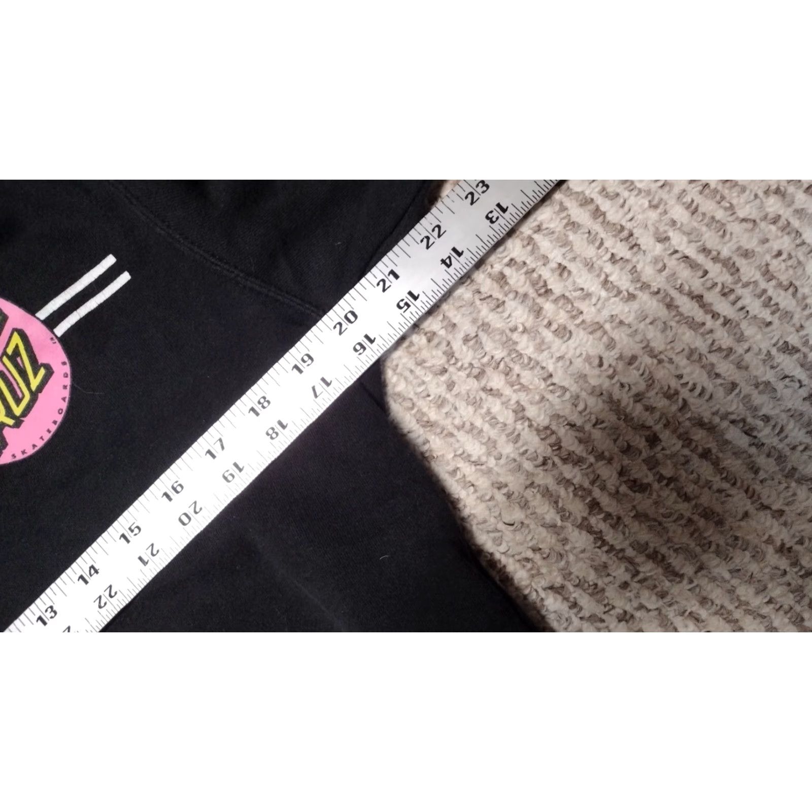 Vintage Santa Cruz Skateboards Hoodie Pullover Long Sleeve Black Pink Dot S/M Unisex Adults Vintage Retro Womens Mens Size US S / EU 44-46 / 1 - 4 Thumbnail