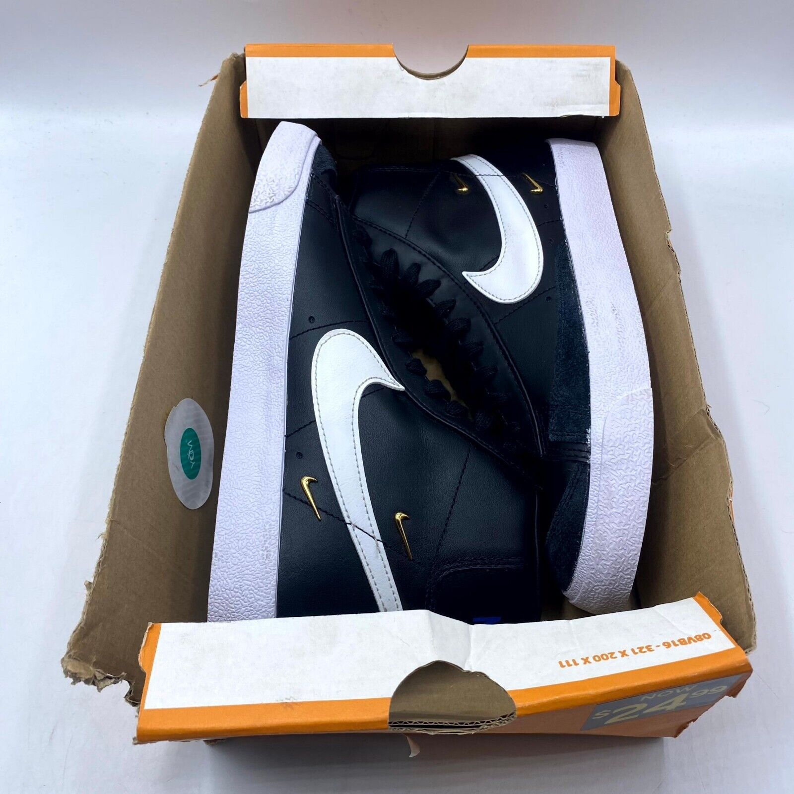 Nike NEW Nike Blazer Mid '77 SE Women's Black White CZ4627-001 Size US 10 / IT 40 - 10 Thumbnail