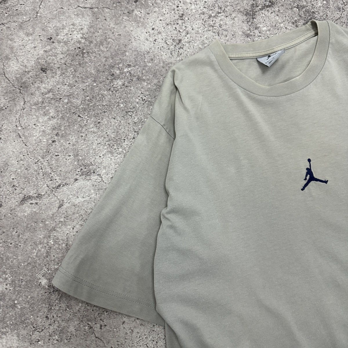 Jordan Brand Vintage 00s Jordan Embroidered logo tee bleached y2k og hype Size US XL / EU 56 / 4 - 8 Thumbnail