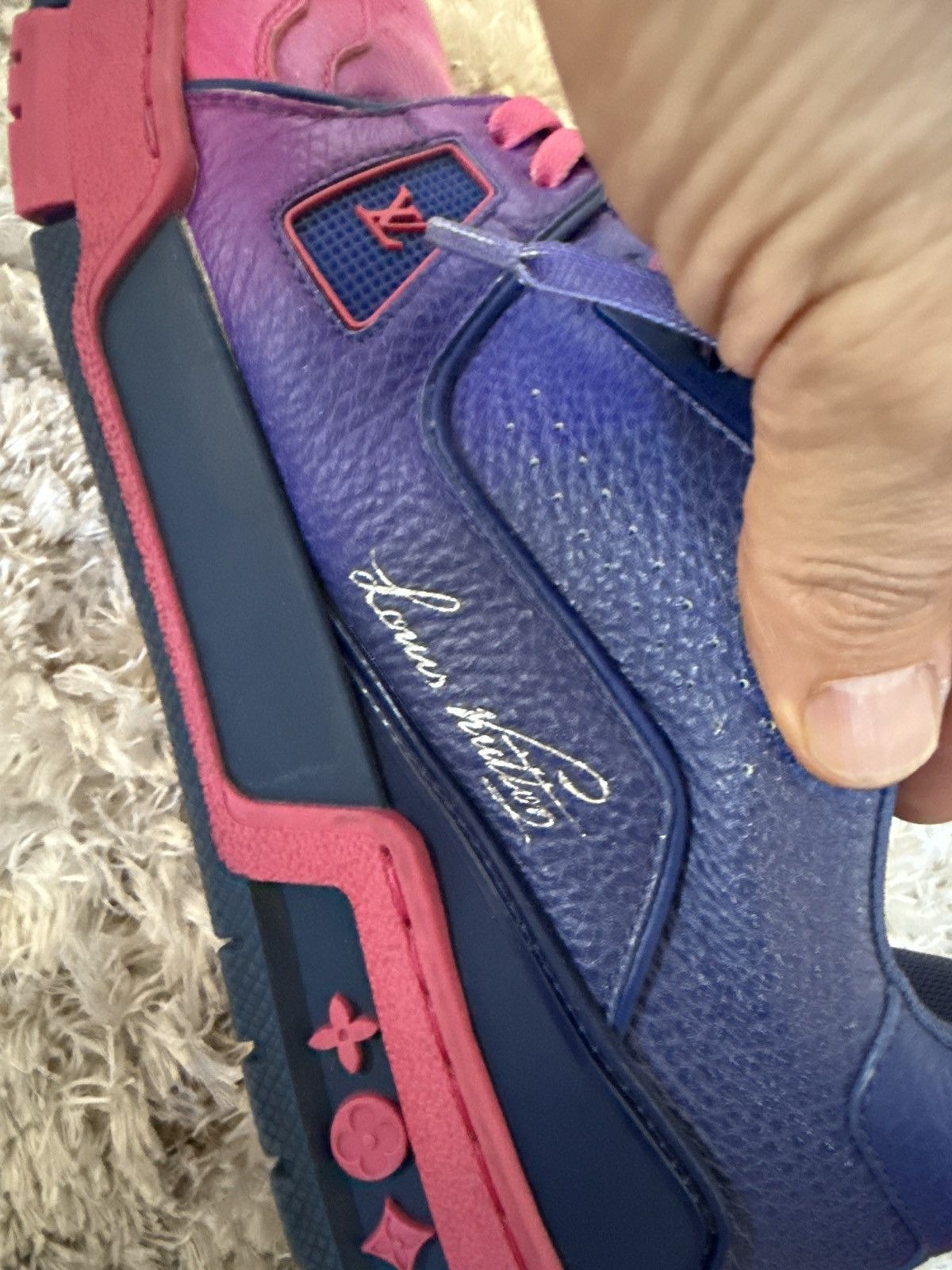 Louis Vuitton LV size 7 Size US 7 / EU 40 - 6 Thumbnail