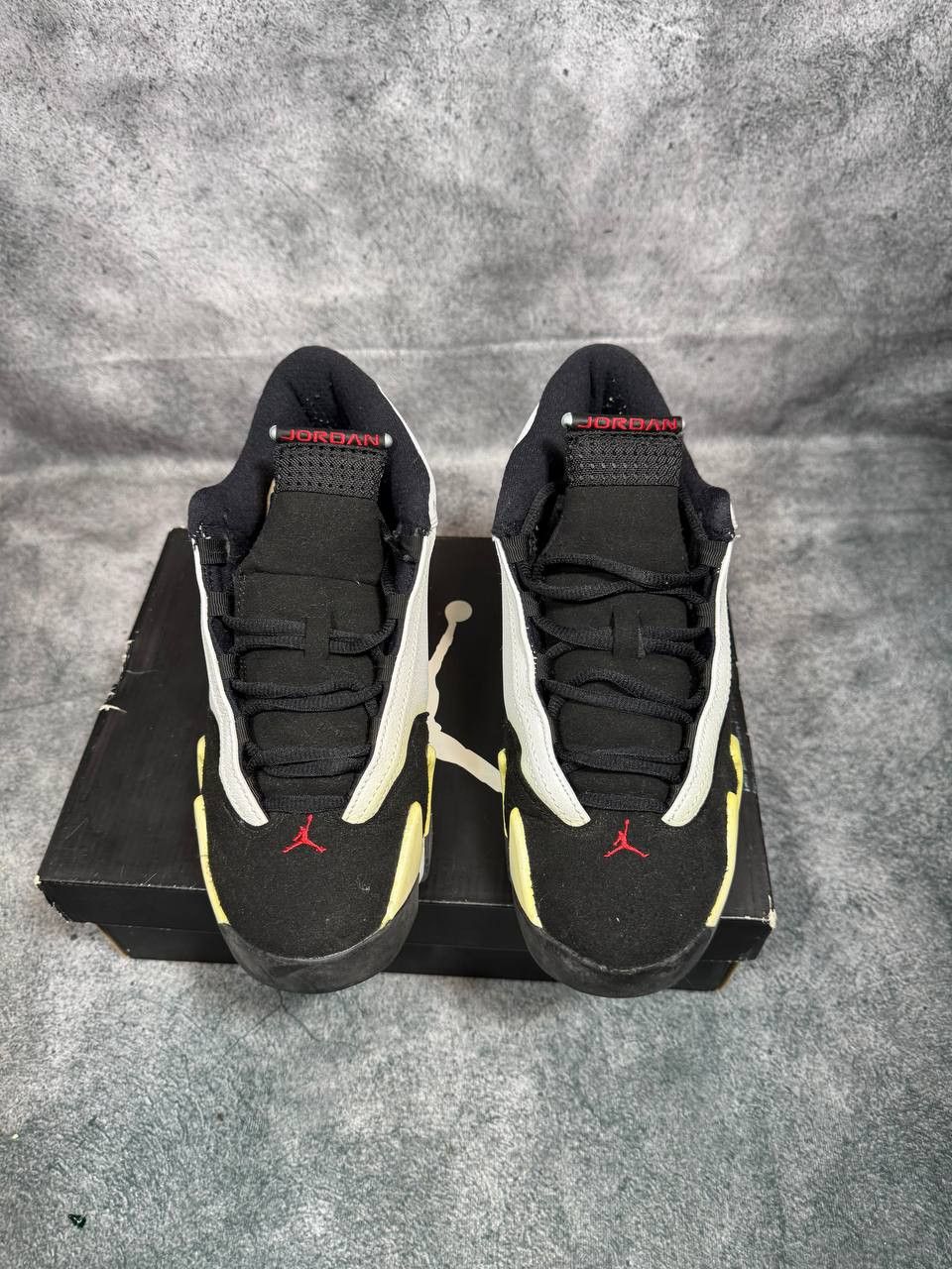 Jordan Brand Size 6.5Y | Jordan 12 Black Toe With Box| Pre-Owned Size US 8.5 / IT 38.5 - 2 Thumbnail