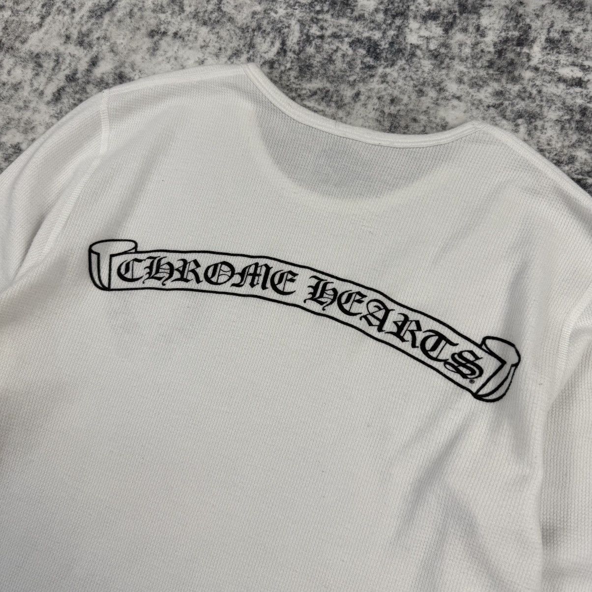 Chrome Hearts Chrome Hearts Horseshoe Cross Scroll Thermal ‘White’ L/S Size US M / EU 48-50 / 2 - 7 Thumbnail